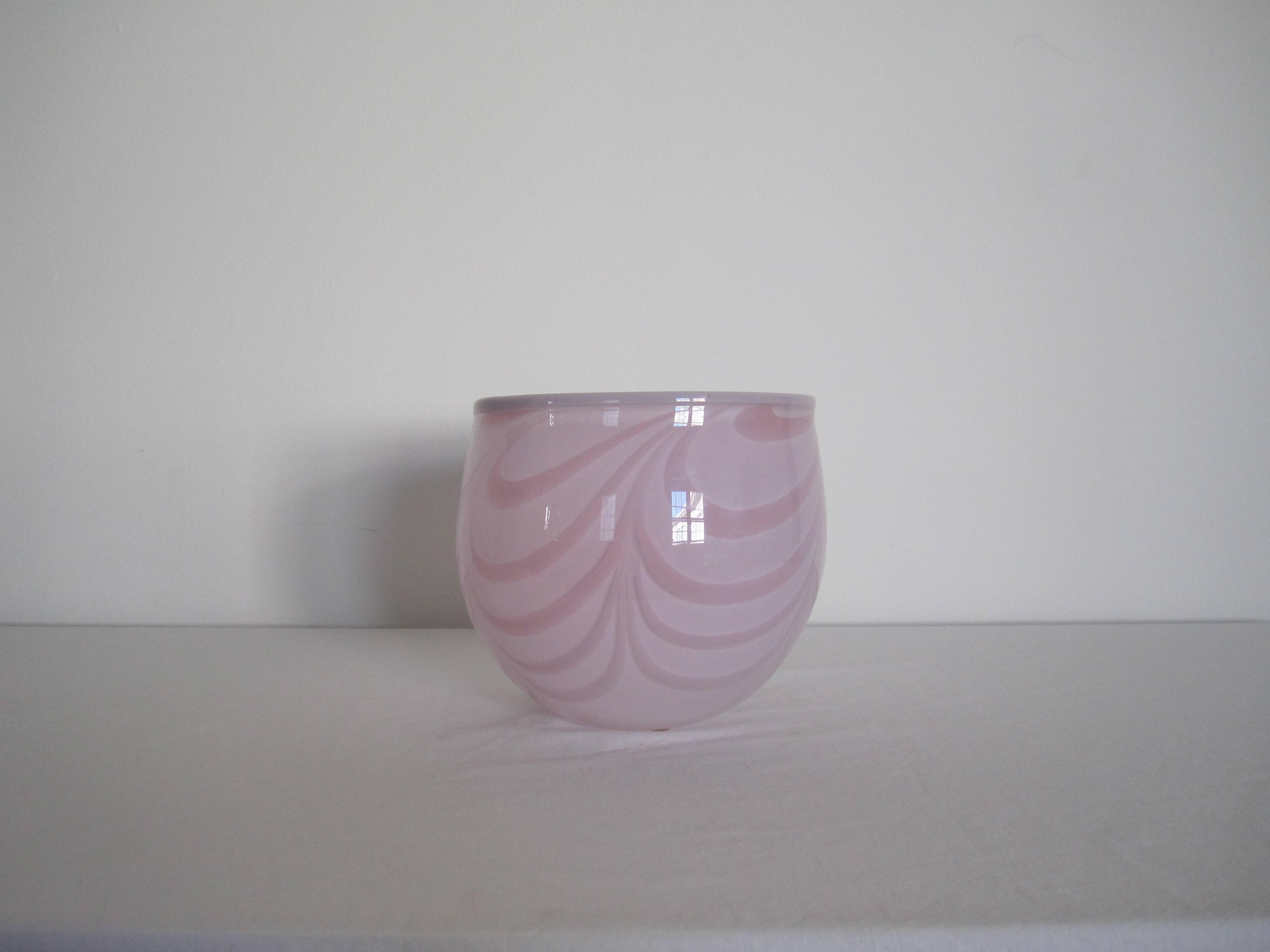 A beautiful Scandinavian art glass bowl from Kosta Boda by designer Anna Ehrner, in a pink or rose colored art glass with a grey trim, circa 20th century, Sweden. Signed and numbered on bottom as show in image #7. 

