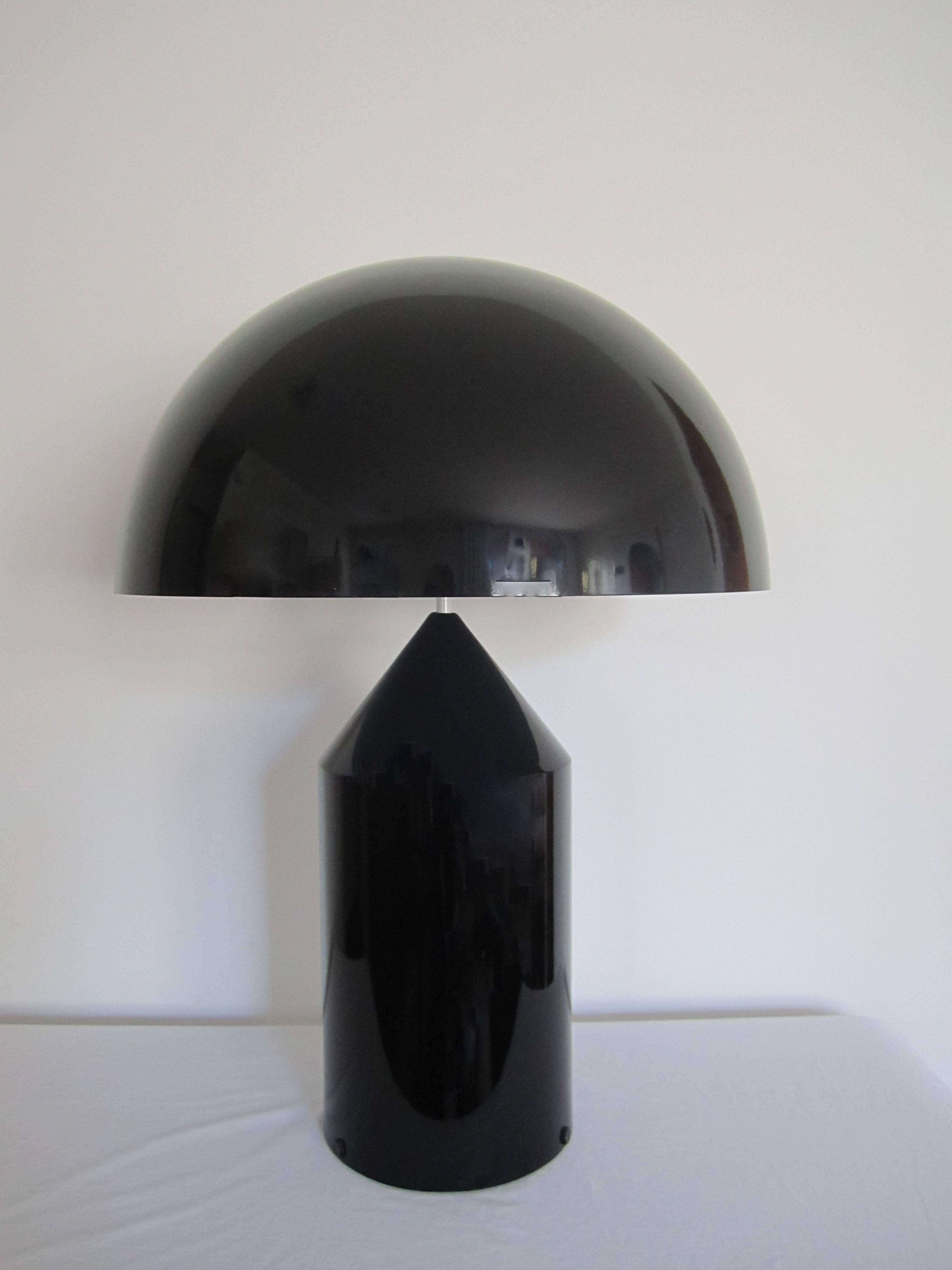 Enameled Italian Modern Black Table or Desk Lamp by Oluce