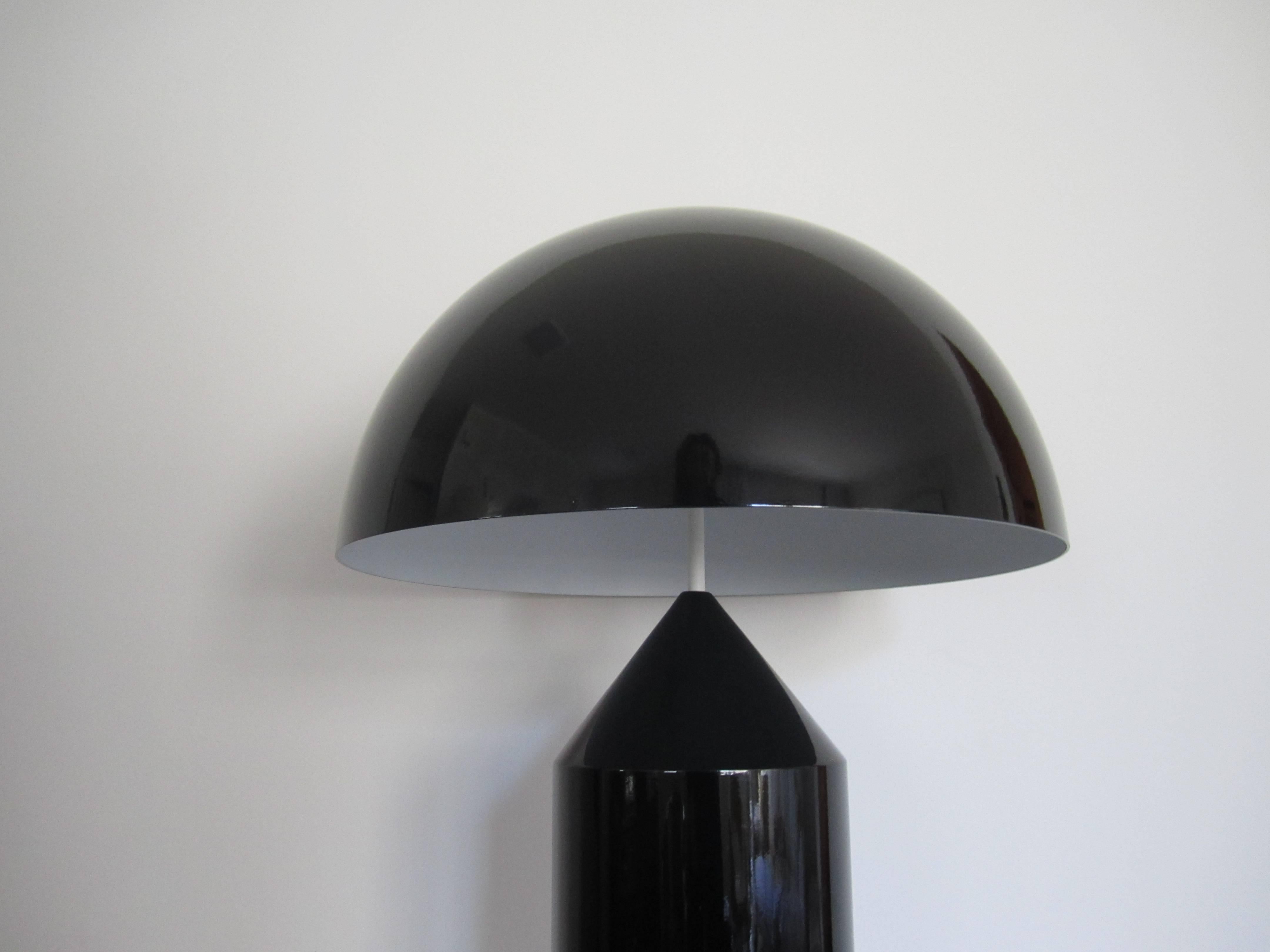 Metal Italian Modern Black Table or Desk Lamp by Oluce