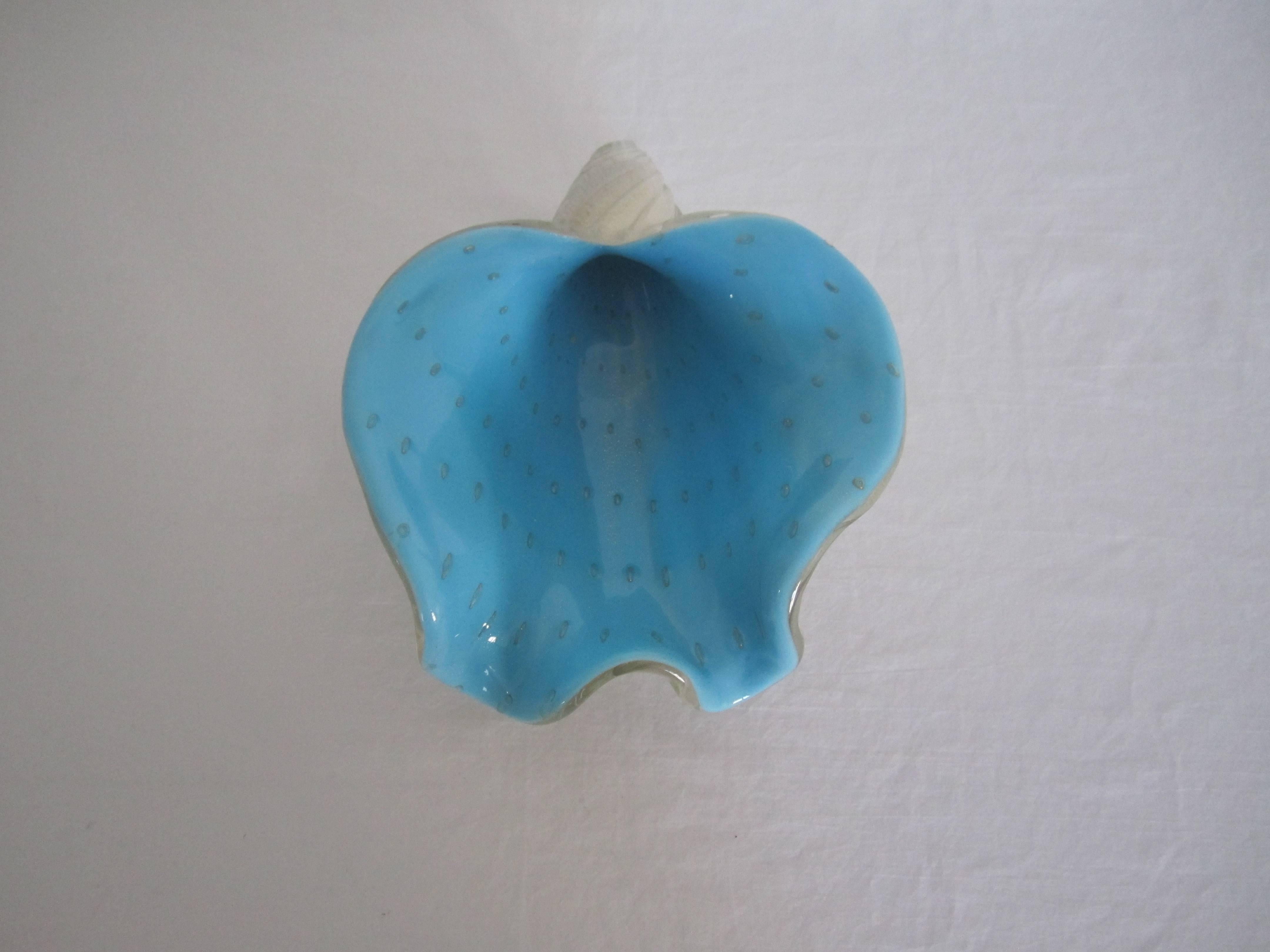 Italian Vintage Alfredo Barbini Powder Blue and White Art Glass Shell Bowl, Italy 1960s
