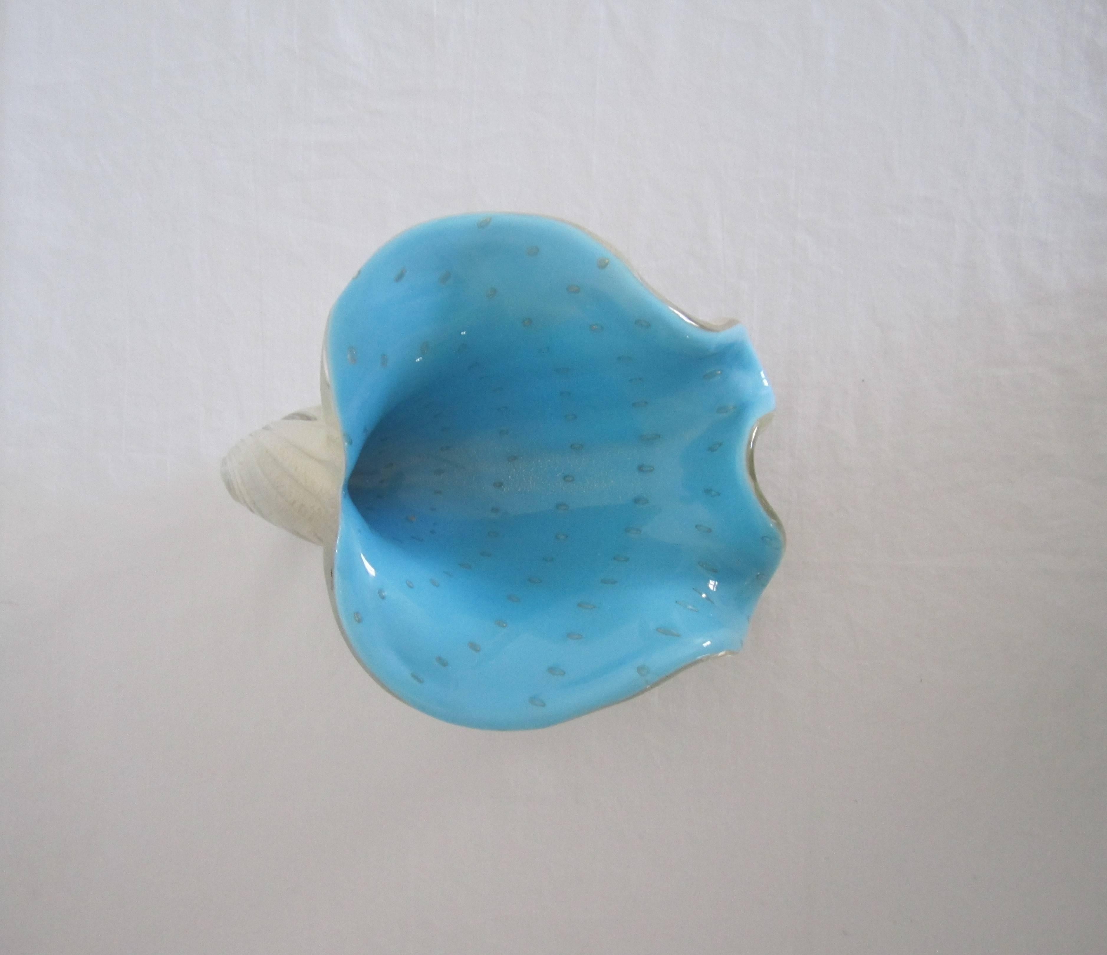 Mid-Century Modern Vintage Alfredo Barbini Powder Blue and White Art Glass Shell Bowl, Italy 1960s