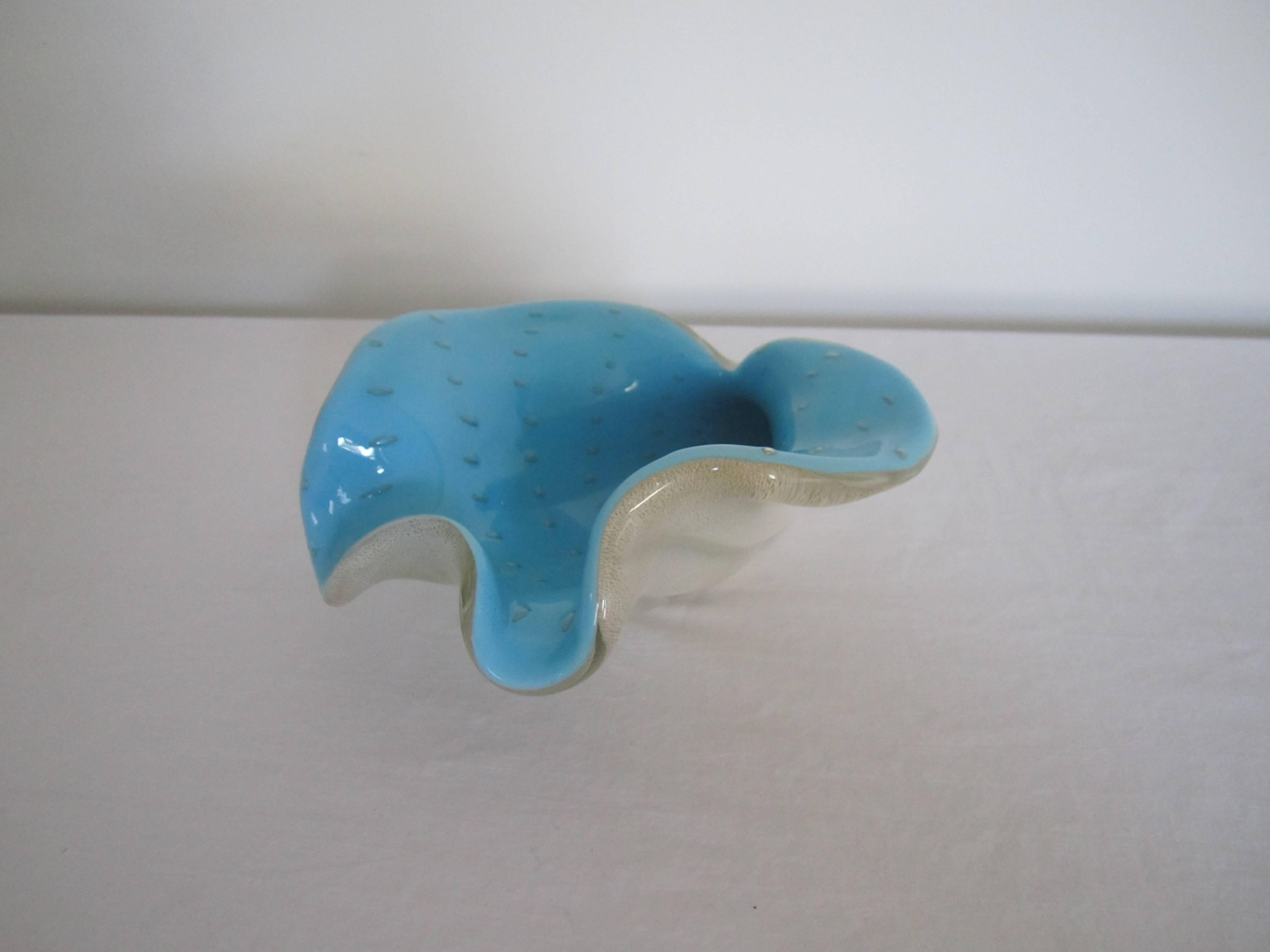 Vintage Alfredo Barbini Powder Blue and White Art Glass Shell Bowl, Italy 1960s 2