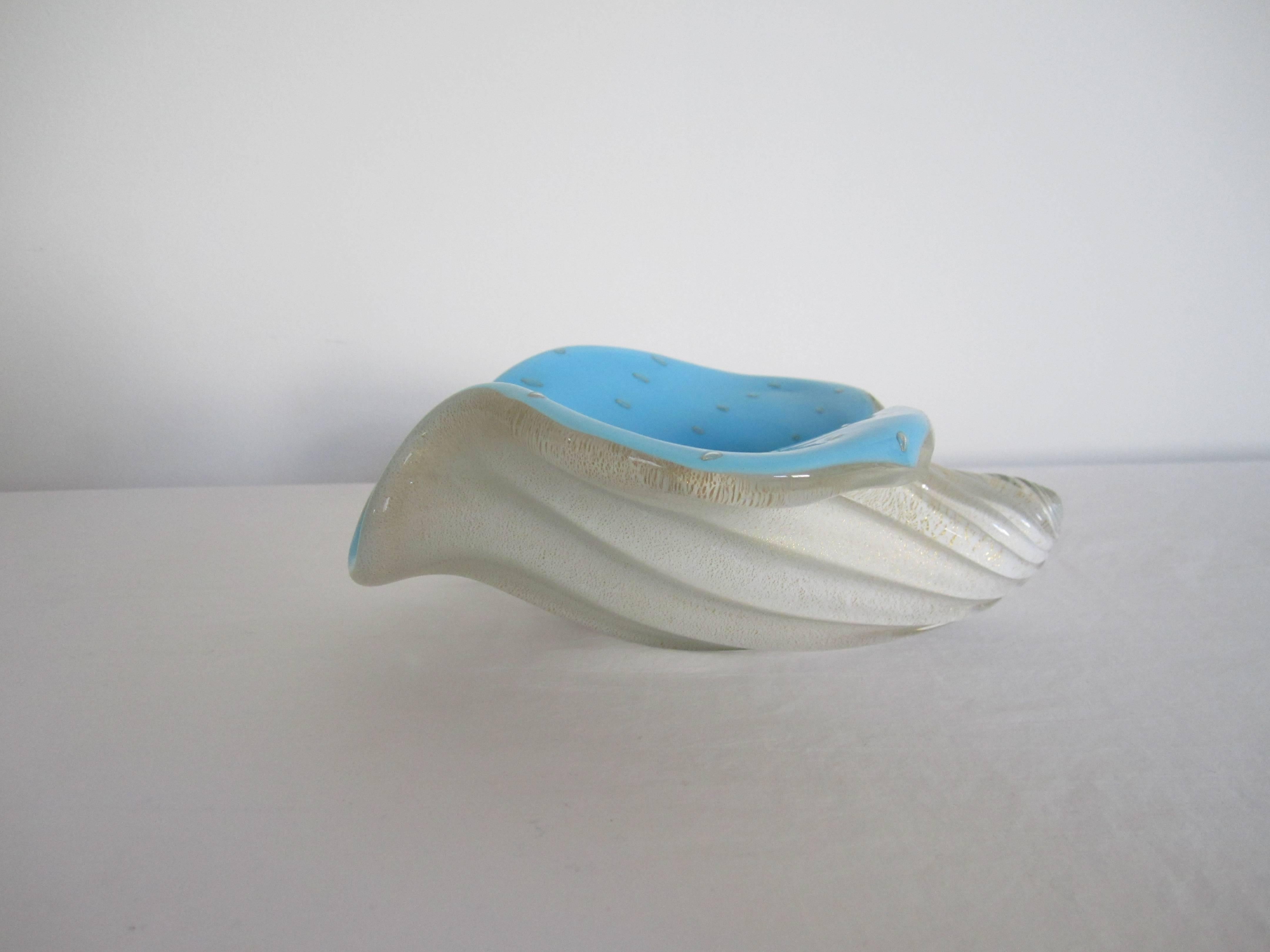 Mid-20th Century Vintage Alfredo Barbini Powder Blue and White Art Glass Shell Bowl, Italy 1960s