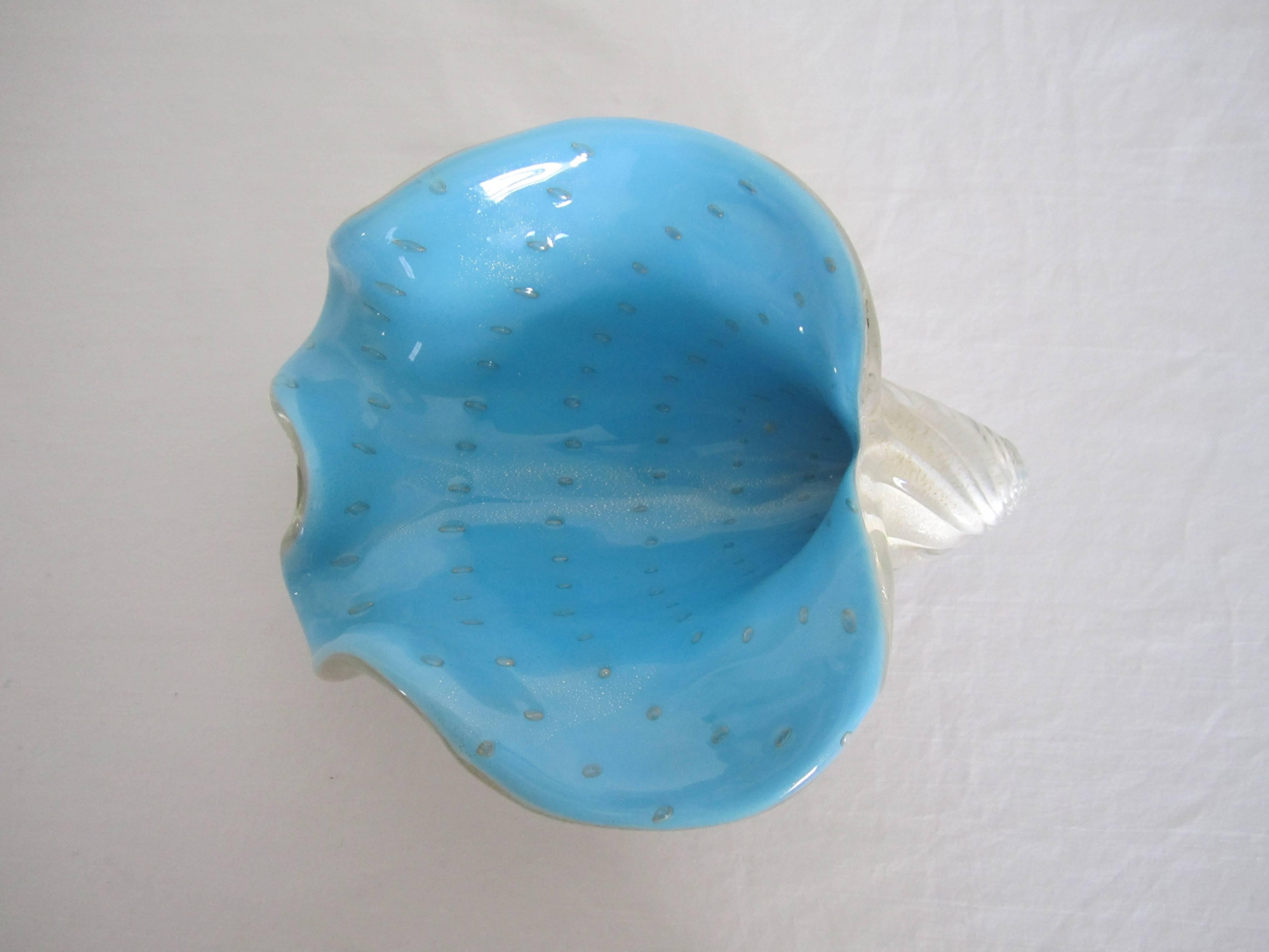 A vintage Mid-Century Alfredo Bambini powder blue, white, clear, and gold, hand-blown Murano art glass shell bowl with a 'controlled bubble' design. Italy, circa 1960s. 

Item available here online. By request, item can be made available by
