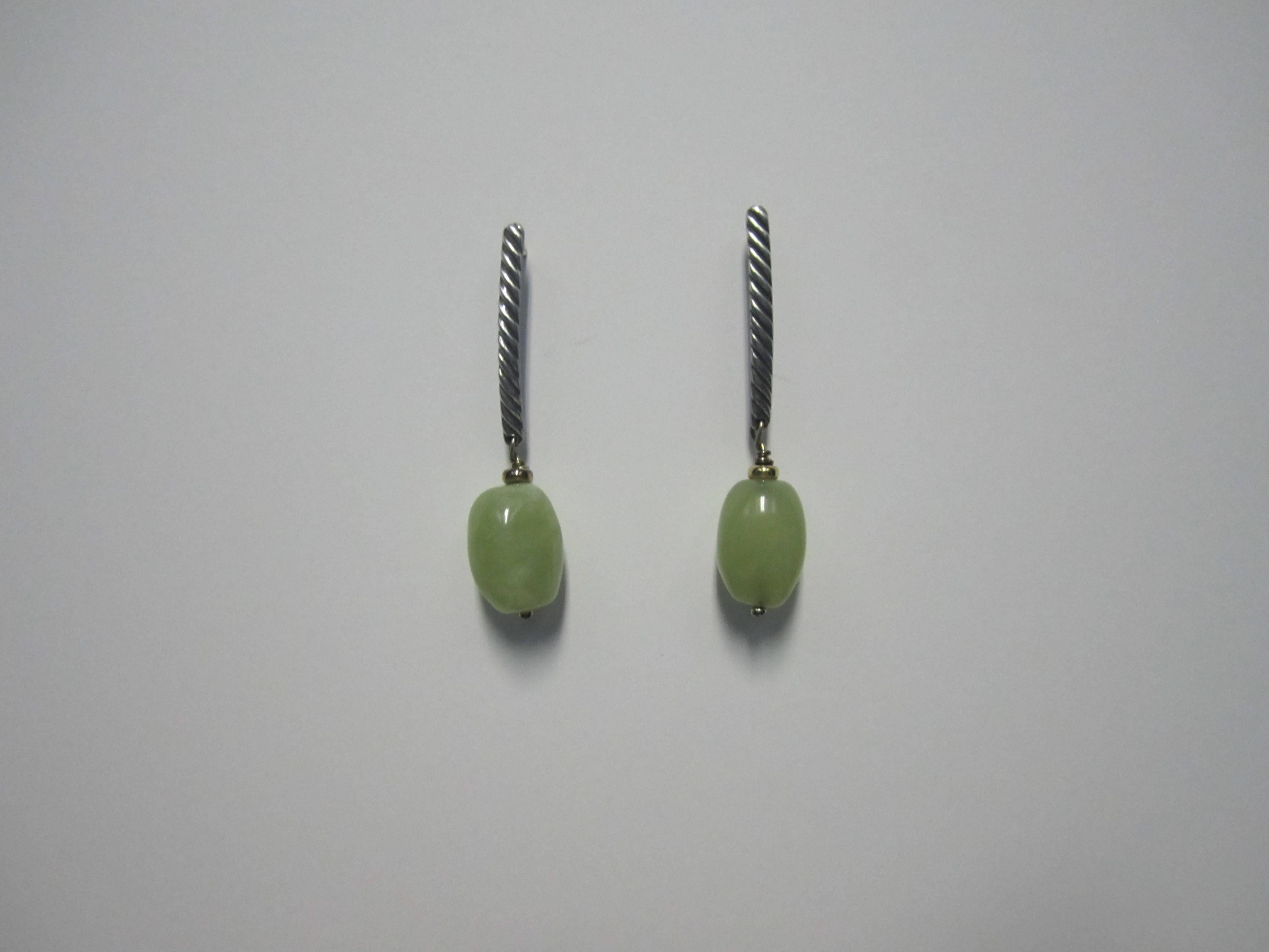 A beautiful pair of vintage David Yurman designed drop earrings in green jade, sterling silver, and 18-karat yellow gold. With marker’s mark on back as shown in image. Earrings are 2.25 in. long and stone is 1/2 in. wide. 