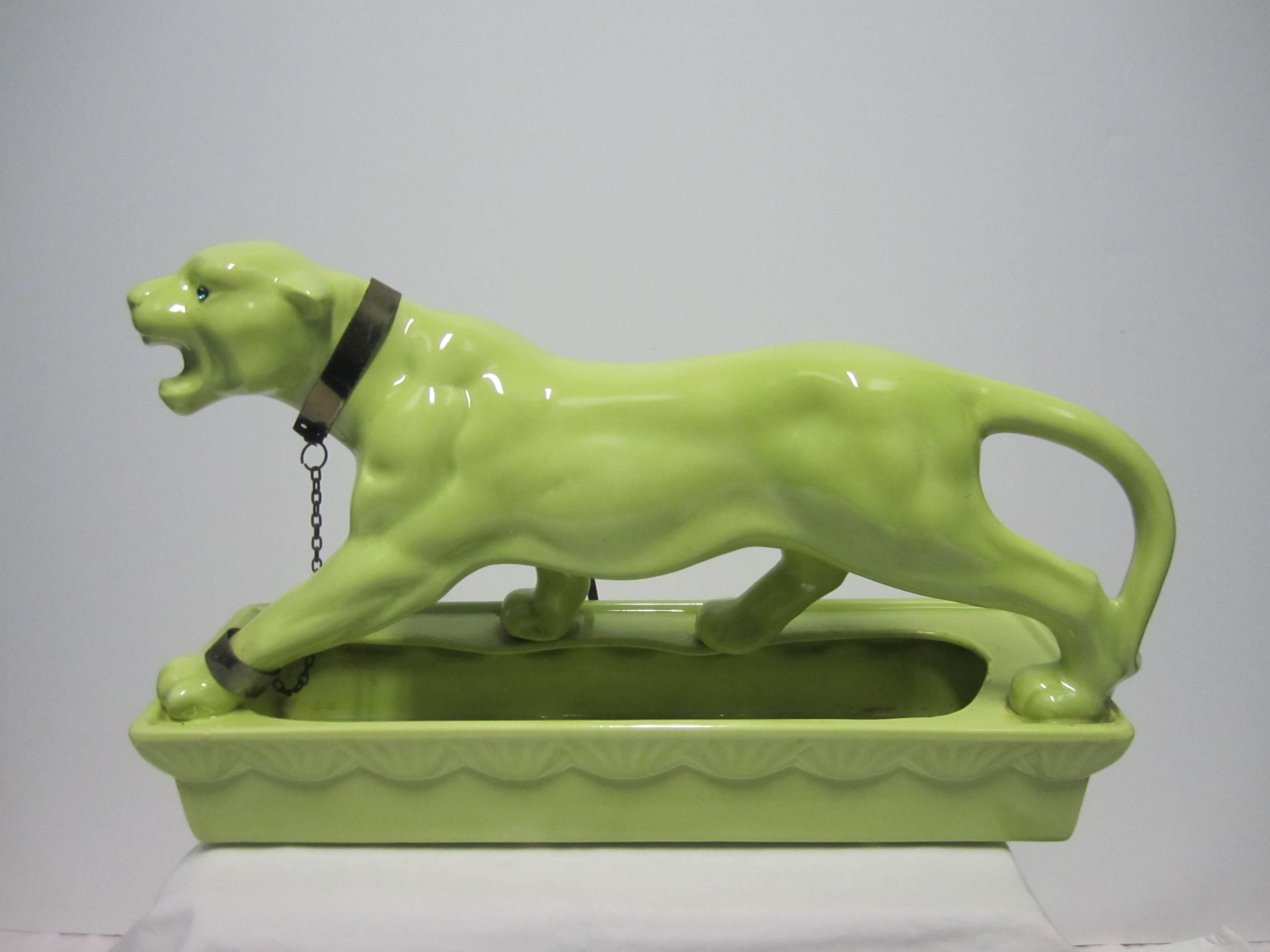 A chic Mid-Century ceramic Tiger desk or table lamp with emerald green-like eyes, and neck collar and chain. From Los Angeles, California, circa 1953. With Makers Mark. In working order. Item available here online, or by request, can be made
