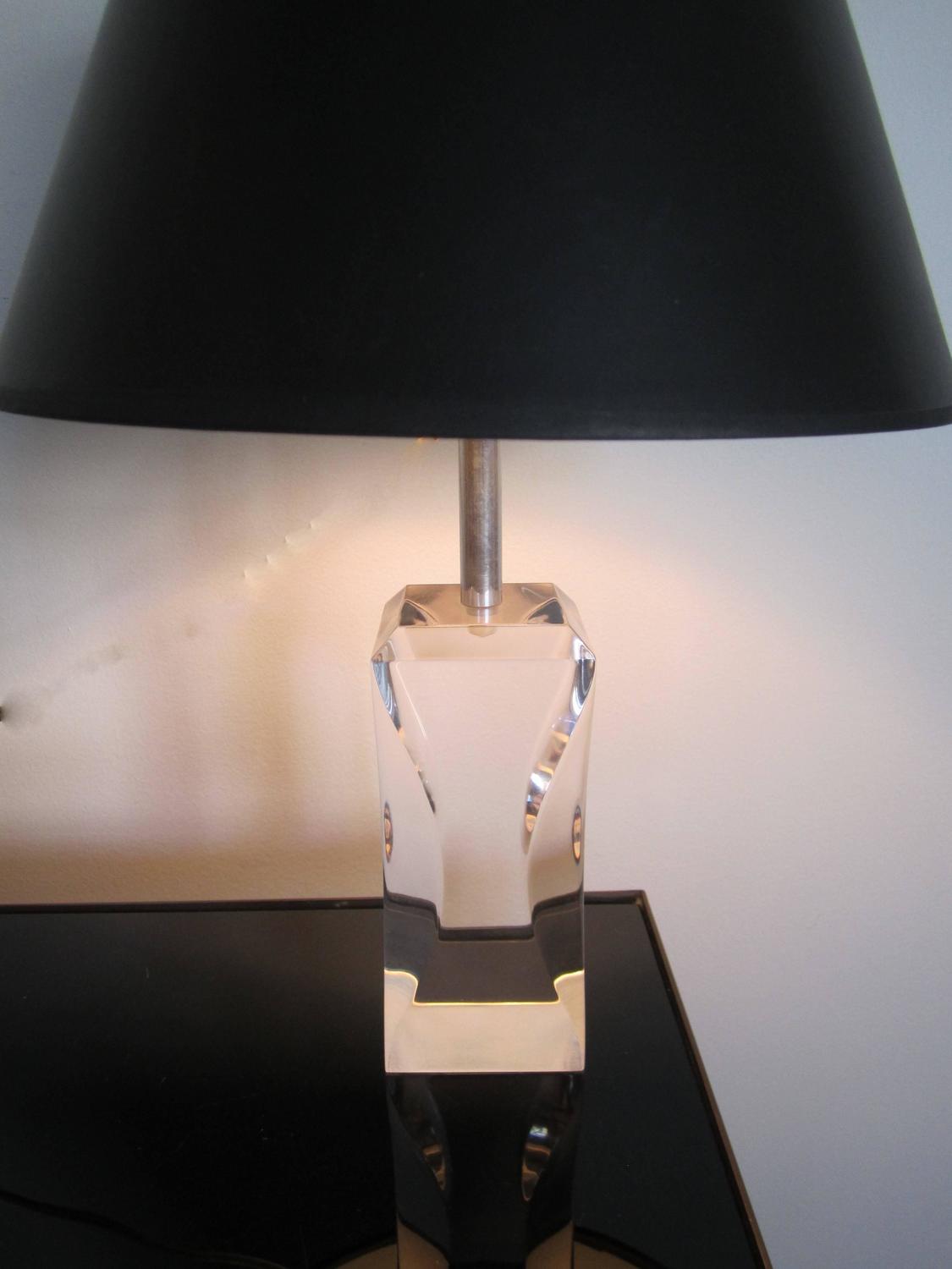 Small Vintage Lucite Table Lamp For Sale at 1stdibs