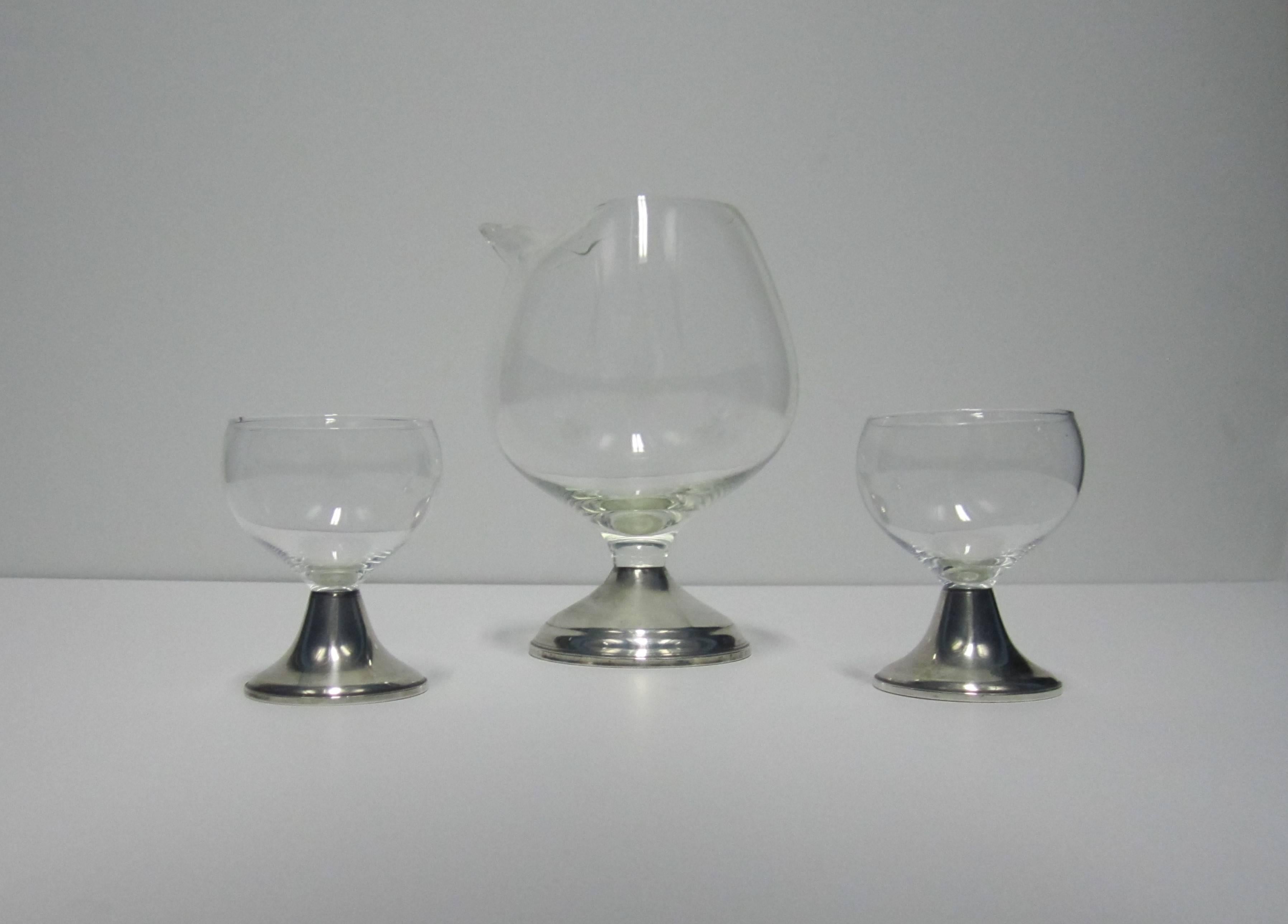 A beautiful and elegant Mid-Century sterling silver and blown-glass spirits or liquor decanter and two finely proportioned glasses, all by Duchin. Decanter and two glasses have sterling silver bases (with marker's mark and sterling silver marking