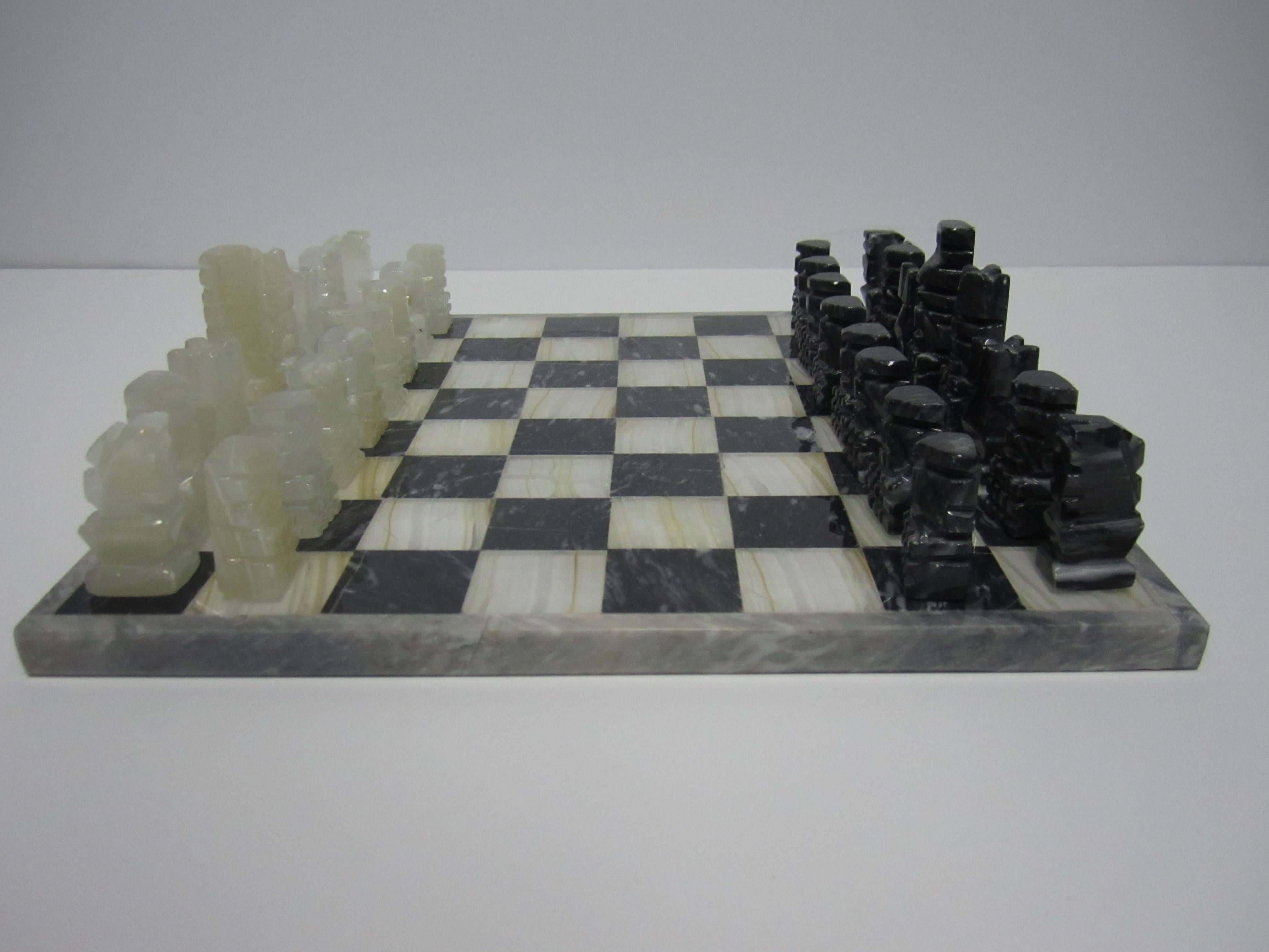 Vintage Modern Black and White Marble and Onyx Chess Set, Circa 1970s 3