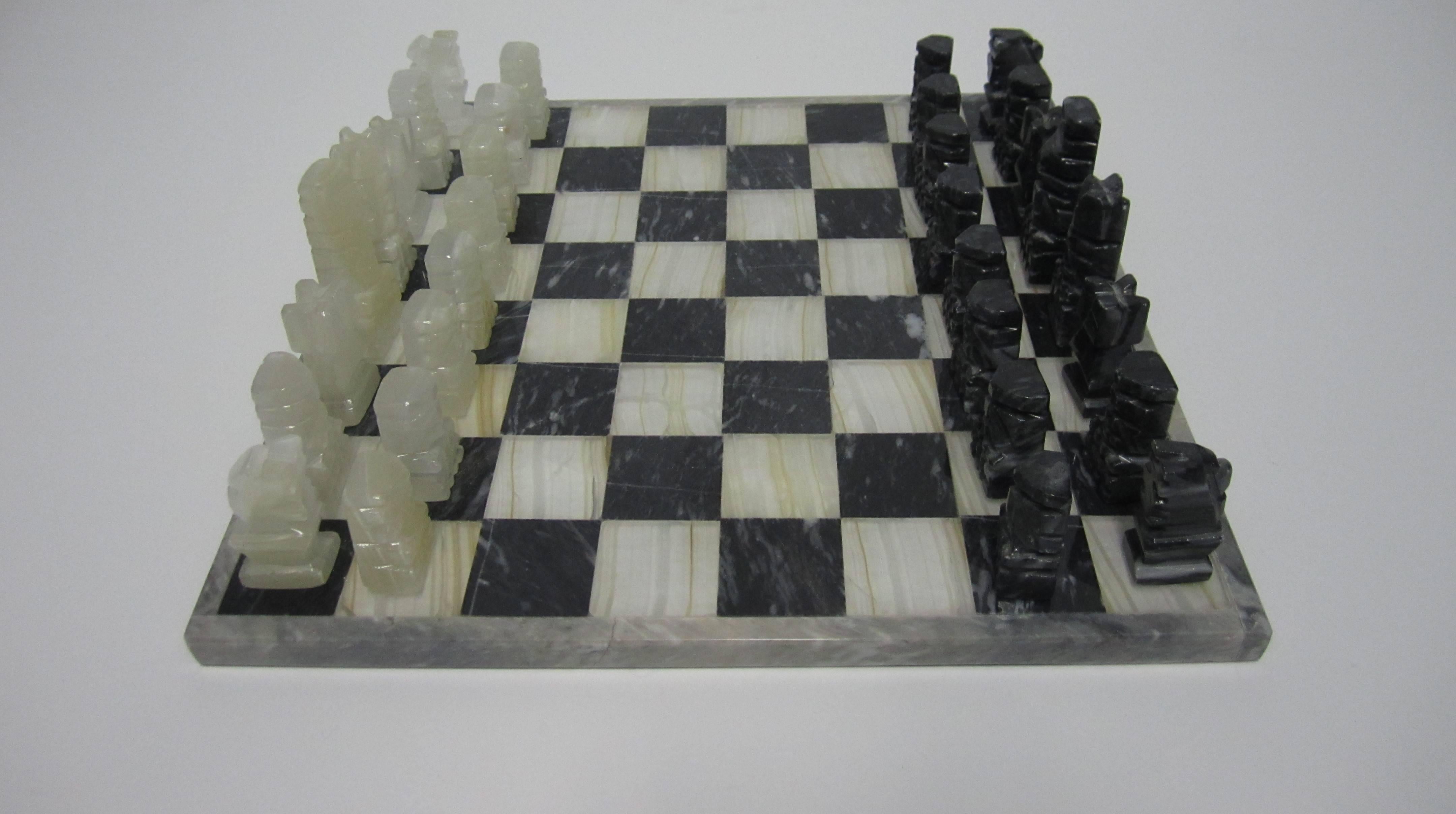 Vintage Modern Black and White Marble and Onyx Chess Set, Circa 1970s 4