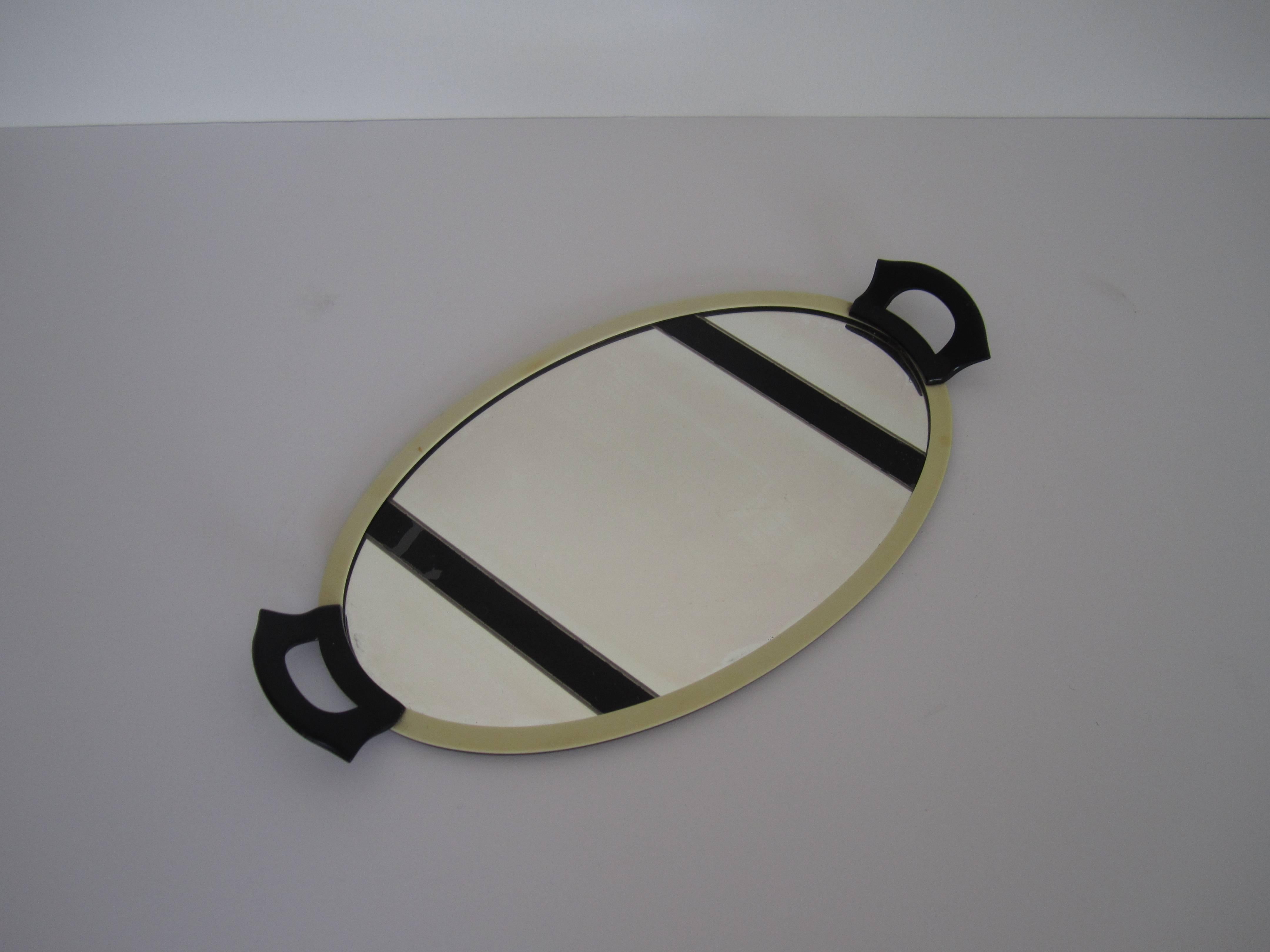 Oval French Art Deco Mirrored Vanity Tray In Good Condition In New York, NY