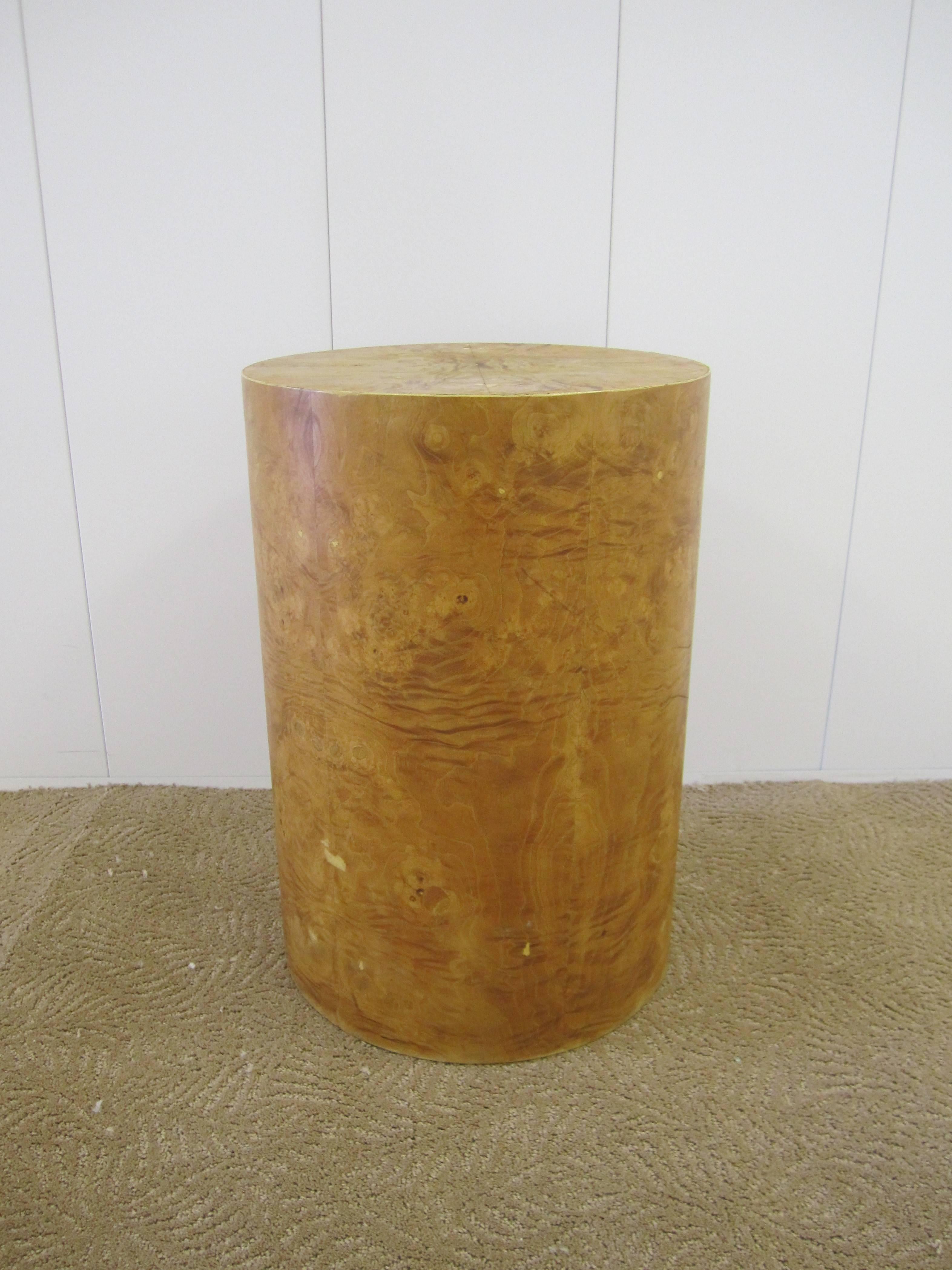 A beautiful vintage Modern Burl wood round pedestal side or end table in the style of designer Milo Baughman. 

Measurements include: 23.5 in. H x 15 in. diameter. 

Item available here online. By request, item can be made available by appointment