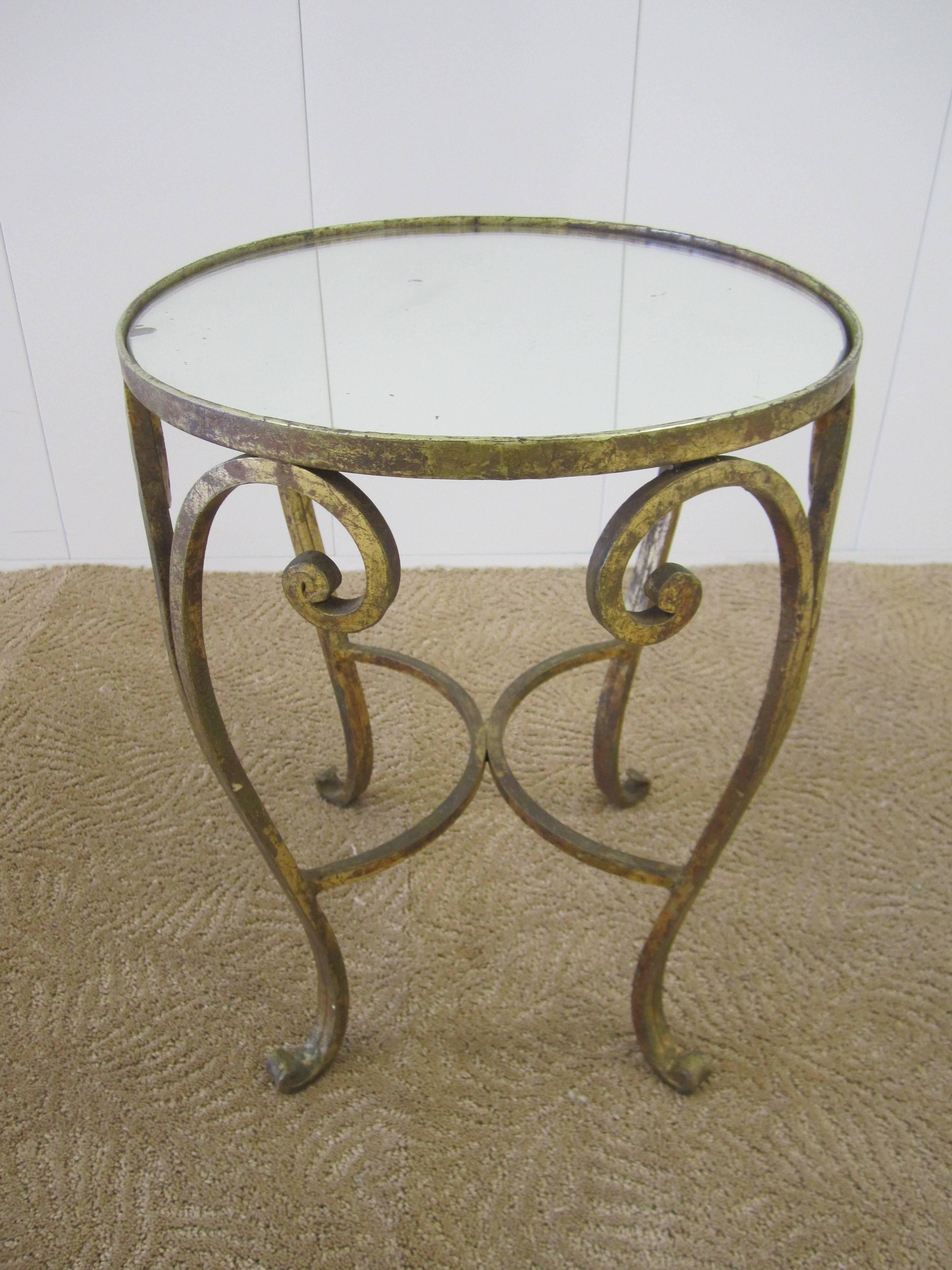 A small gold gilt oval side or drinks table with stretcher base and inset mirrored glass top, circa 20th century. The oval shape is a nice alternative to round. 

Table measures: 14 in. x 16.25 in. x 18 in. H

