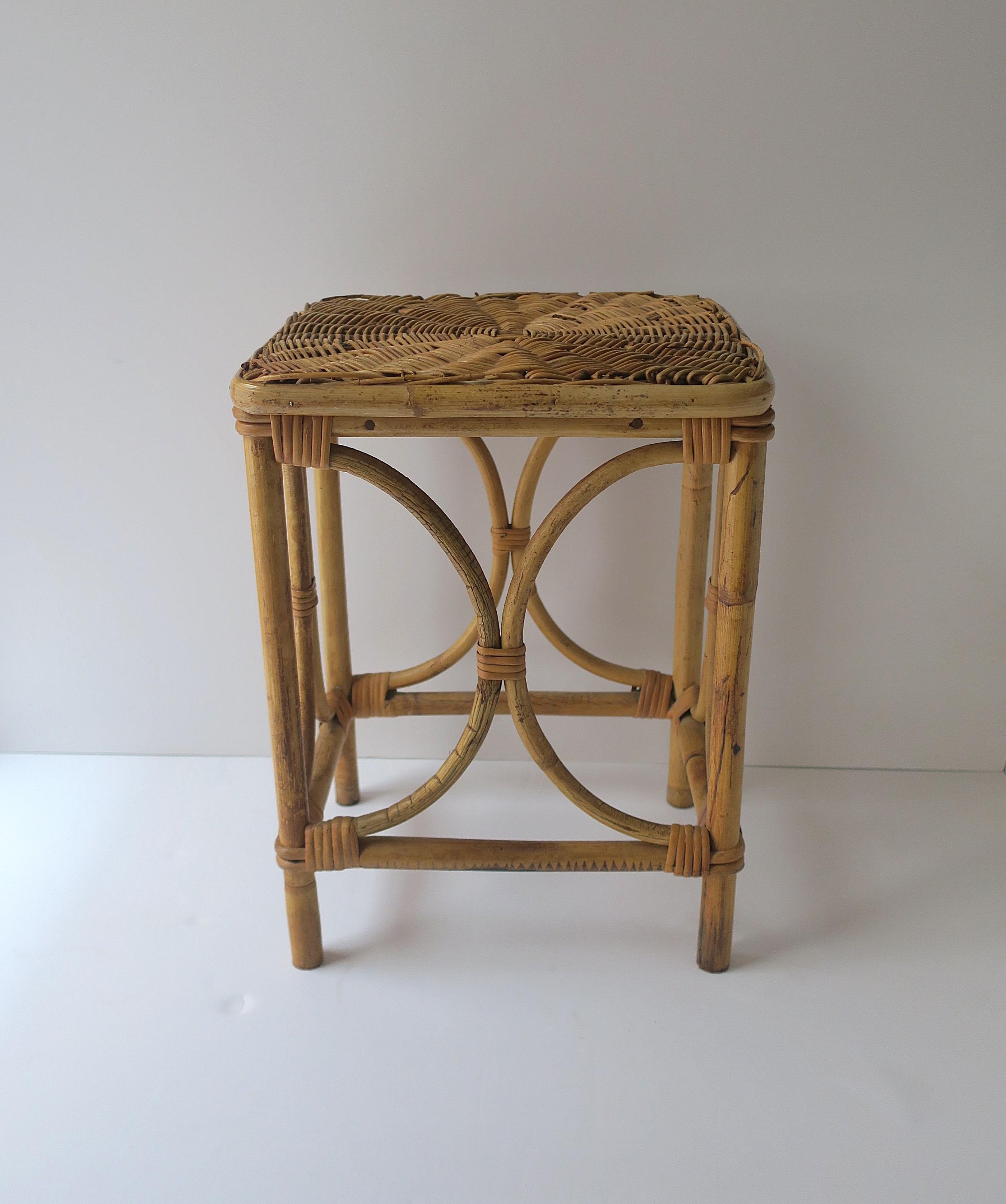 Wicker Rattan Side Drinks Table In Good Condition For Sale In New York, NY