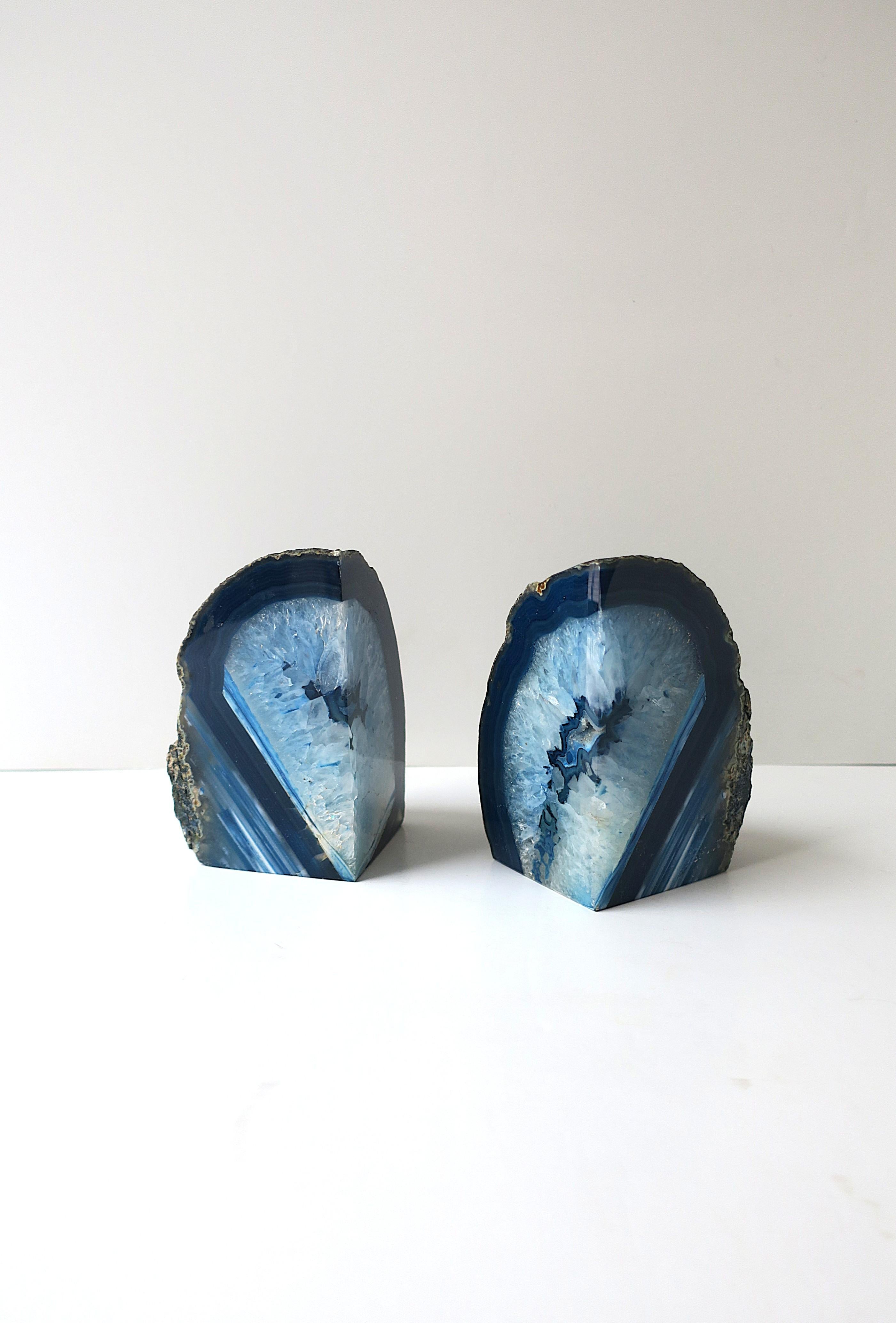 Sujetalibros o Objetos Decorativos de Ágata Azul y Ónice, Pareja Teñido en venta