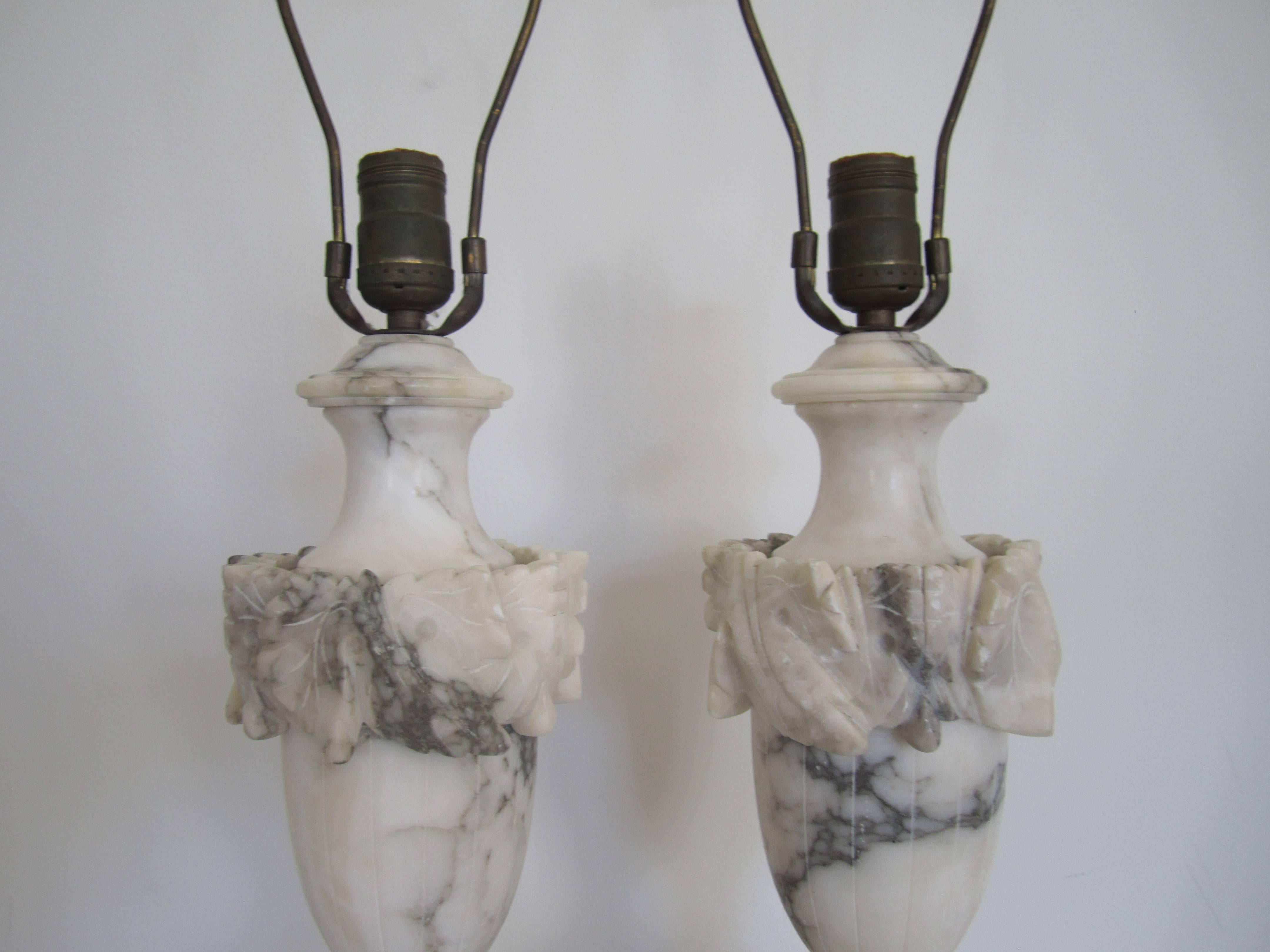 Italian Neoclassical Solid Black and White Marble Urn Table Lamps In Good Condition In New York, NY