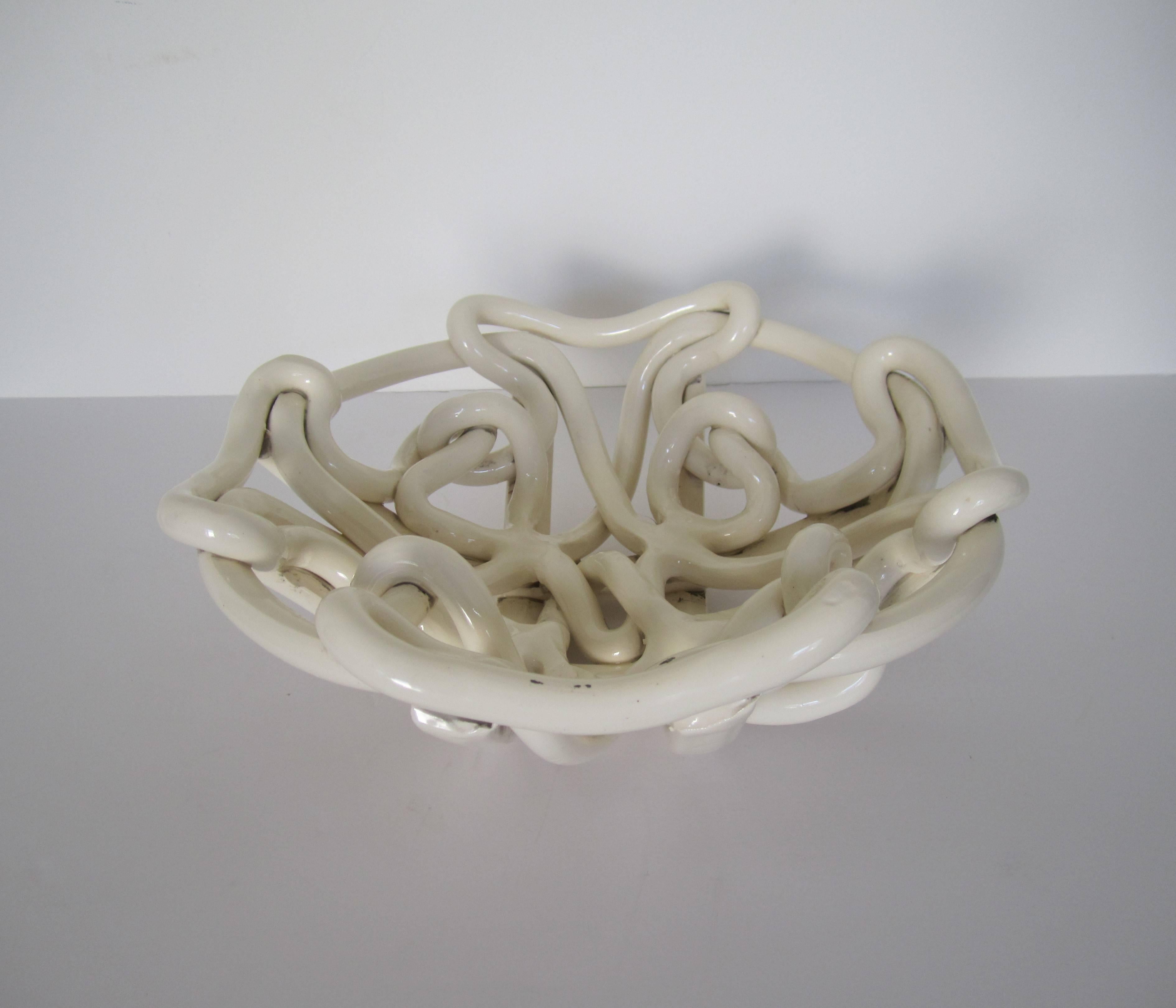 Weiß gewebt Wicker Keramik Tafelaufsatz Schüssel  (Postmoderne) im Angebot