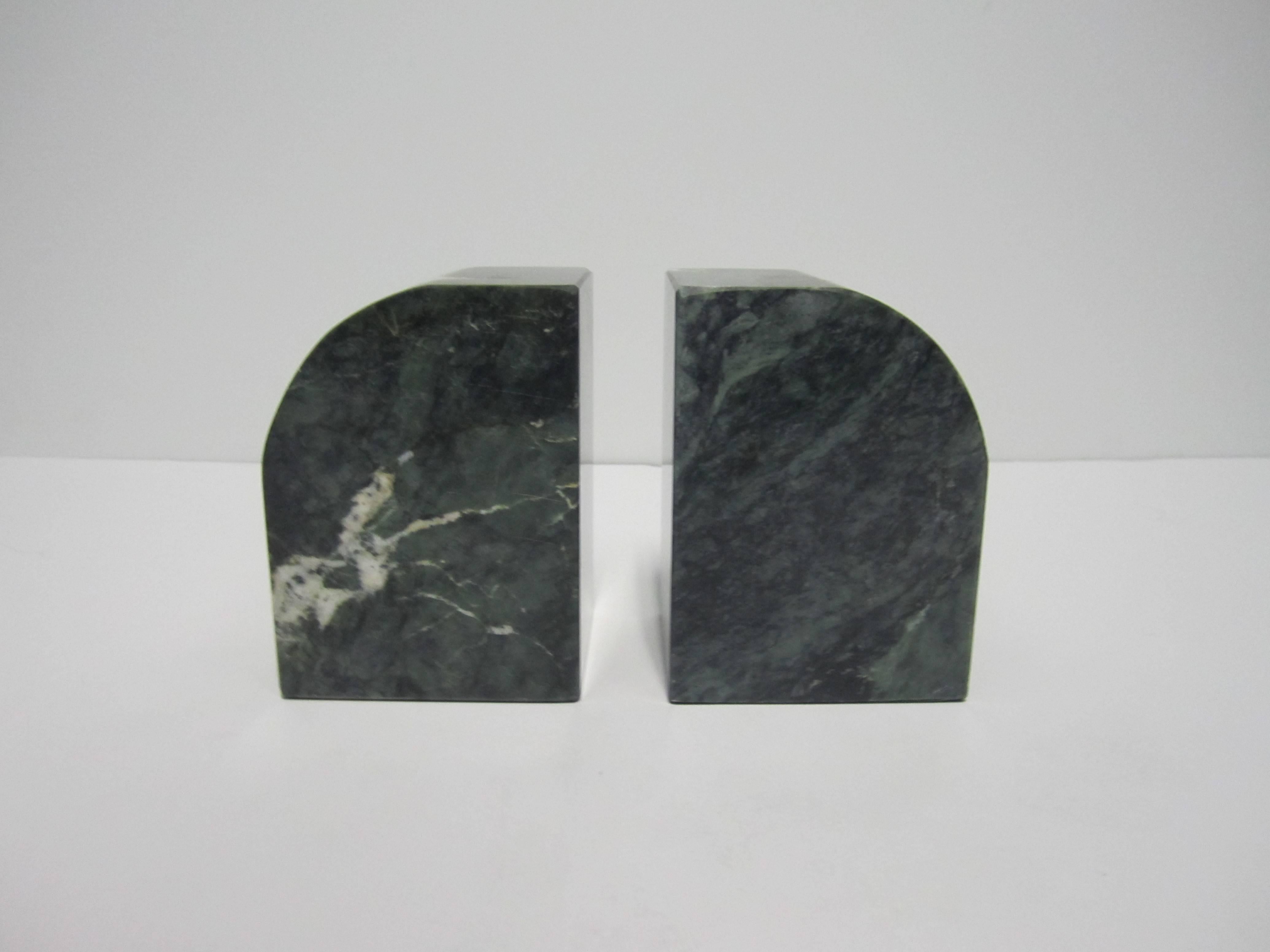 A substantial and chic pair of '70s Italian Modern or Post-Modern period dark green and white marble bookends, circa 1970s, Italy. Each measure: 5