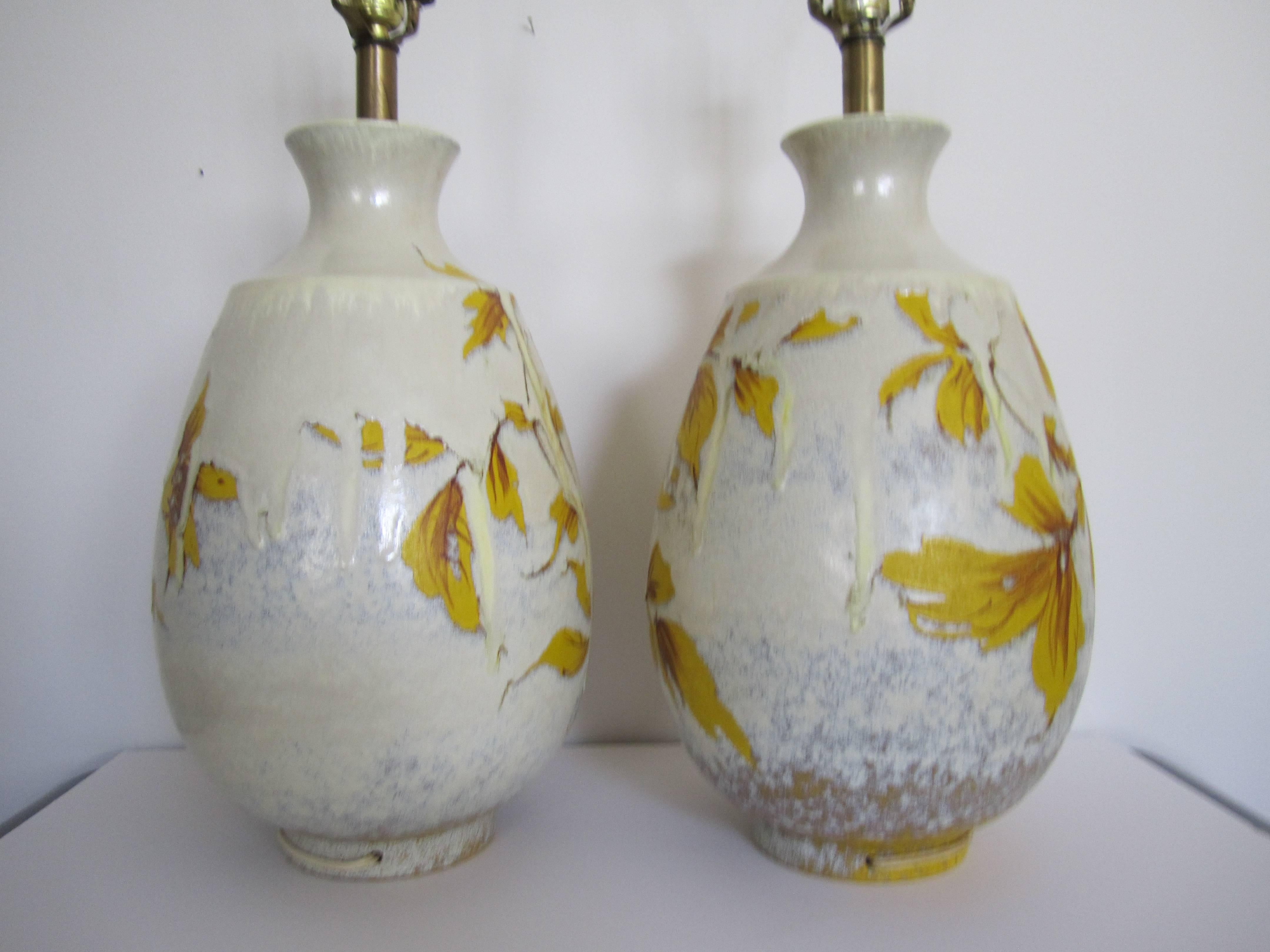 Yellow and White Terracotta Pottery Table Lamps with Flowers, Pair, 1960s 4