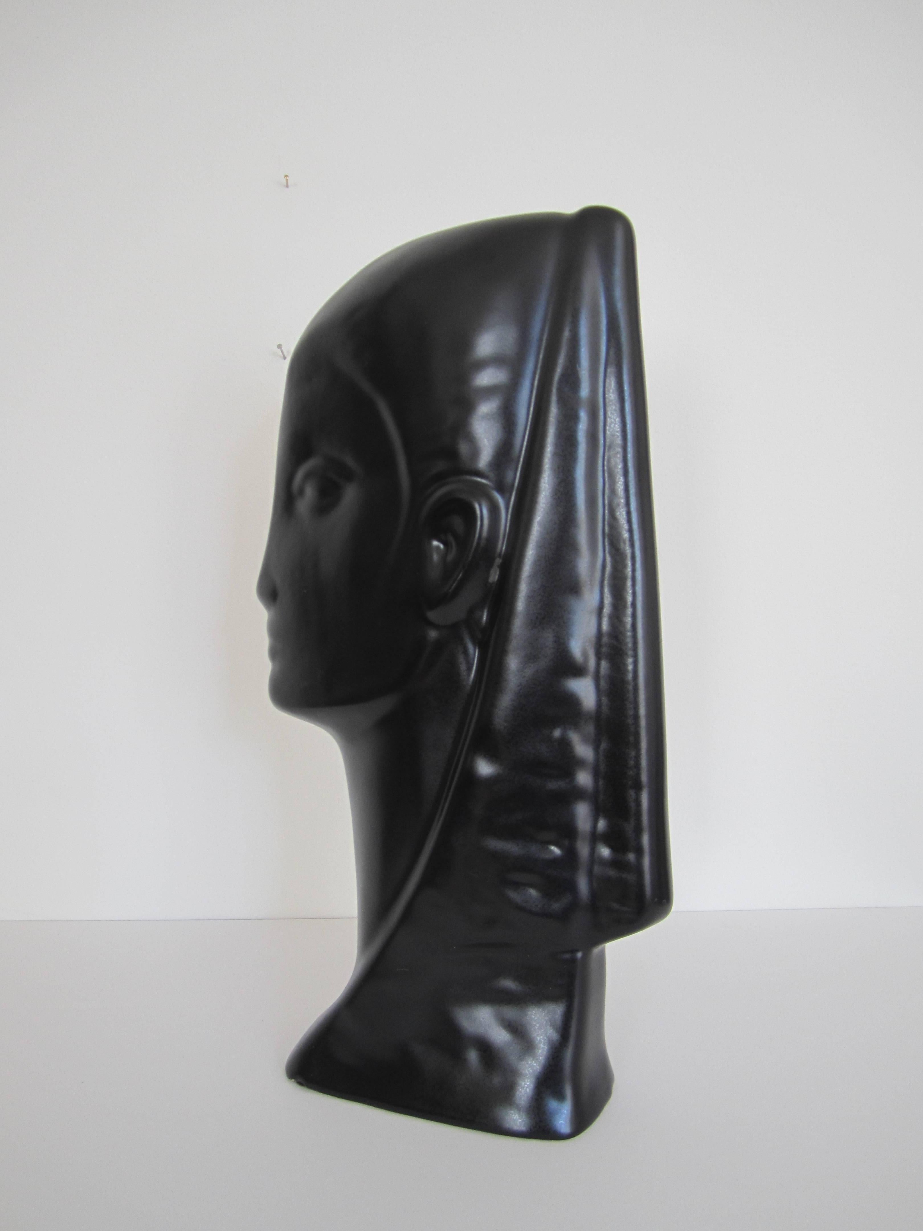 Weibliches Gesicht Büste Skulptur  im Angebot 4