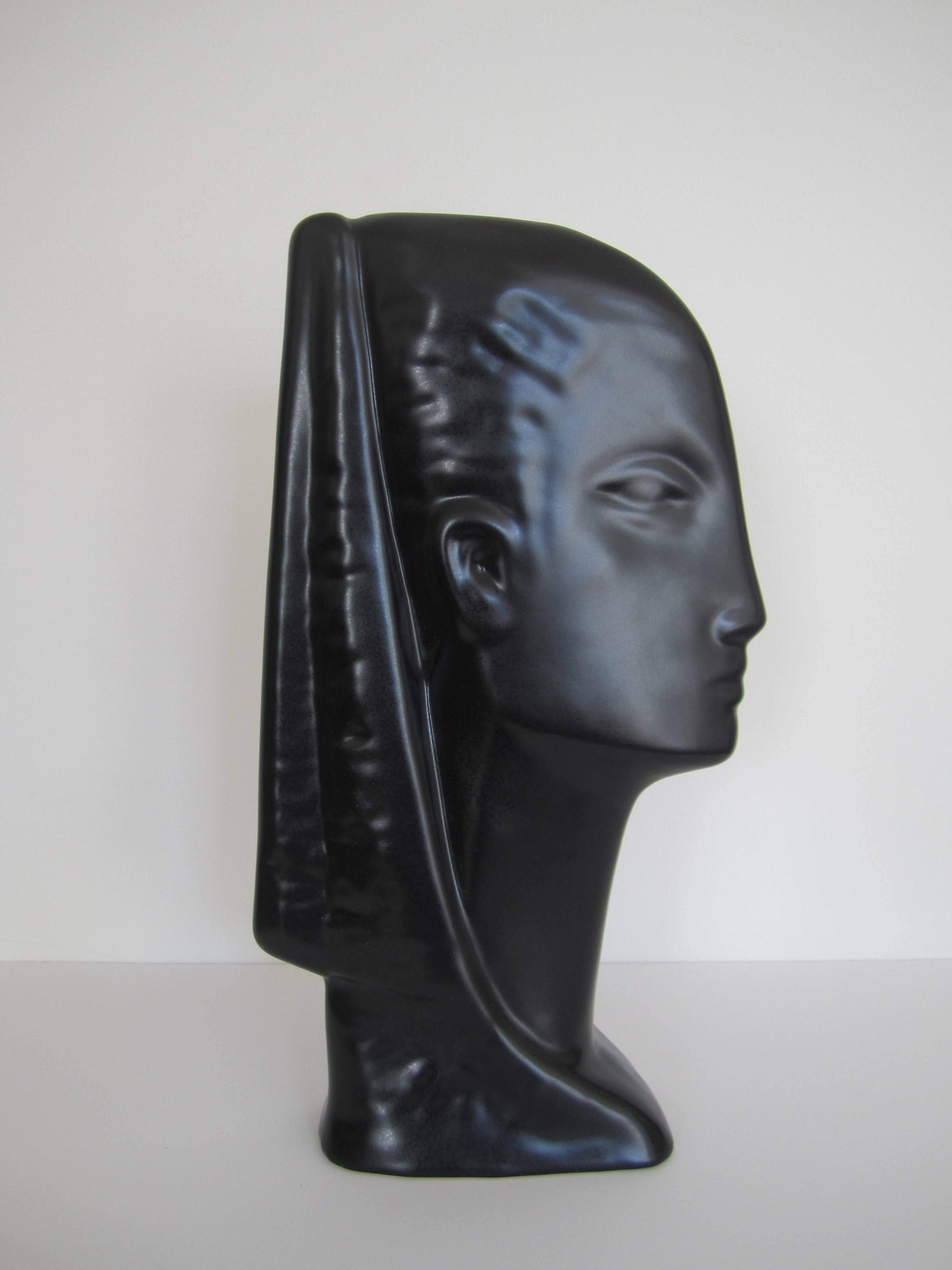 Weibliches Gesicht Büste Skulptur  im Zustand „Gut“ im Angebot in New York, NY