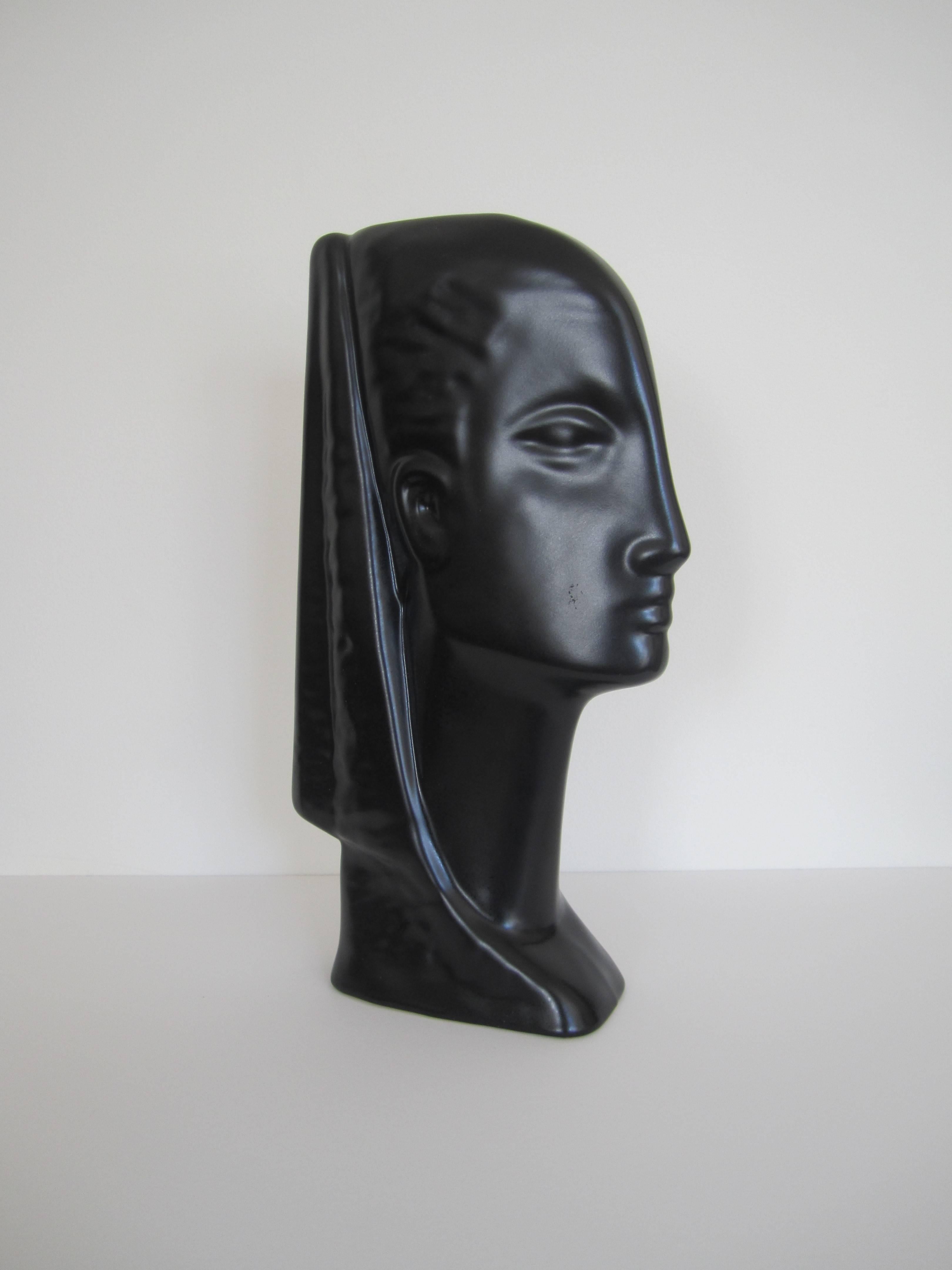 XX secolo Scultura di viso femminile  in vendita
