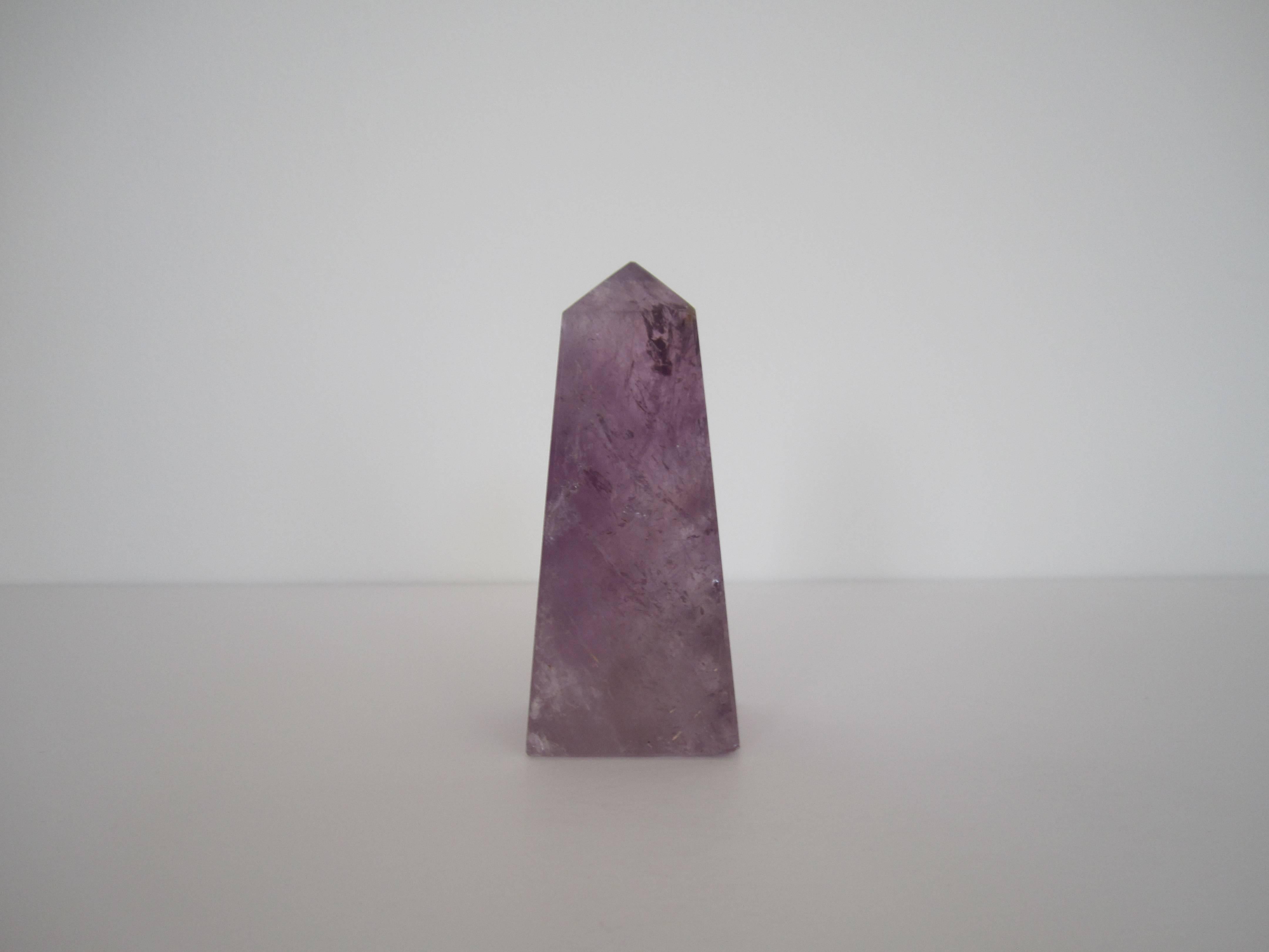 A beautiful Modern style purple amethyst stone obelisk sculpture piece decorative object. Amethyst obelisk is hand-carved and polished smooth. A great decorative object or desk accessory. 3.75