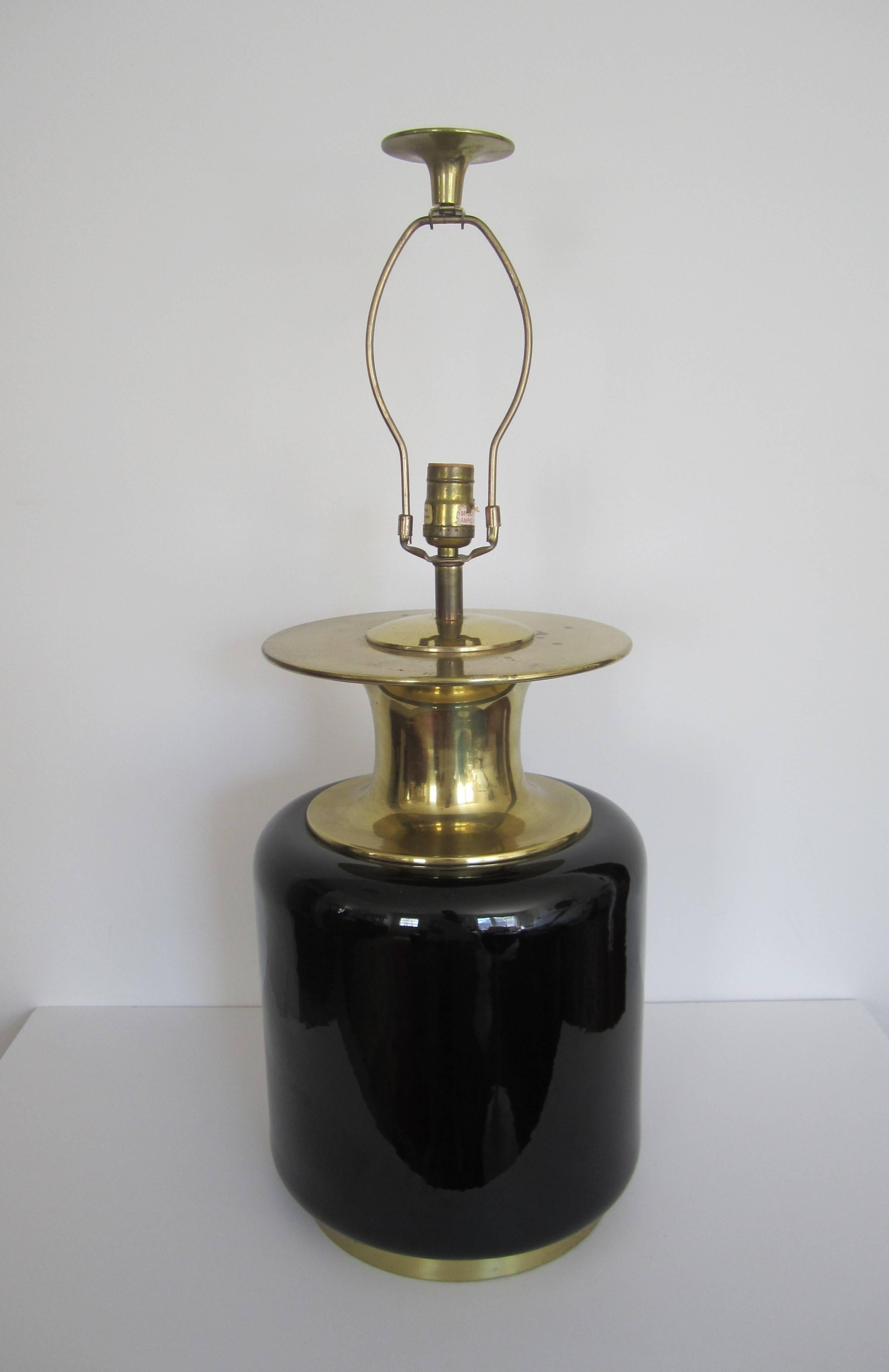American Black Ceramic and Brass Table Lamp by Champman Postmodern, circa 1980s For Sale