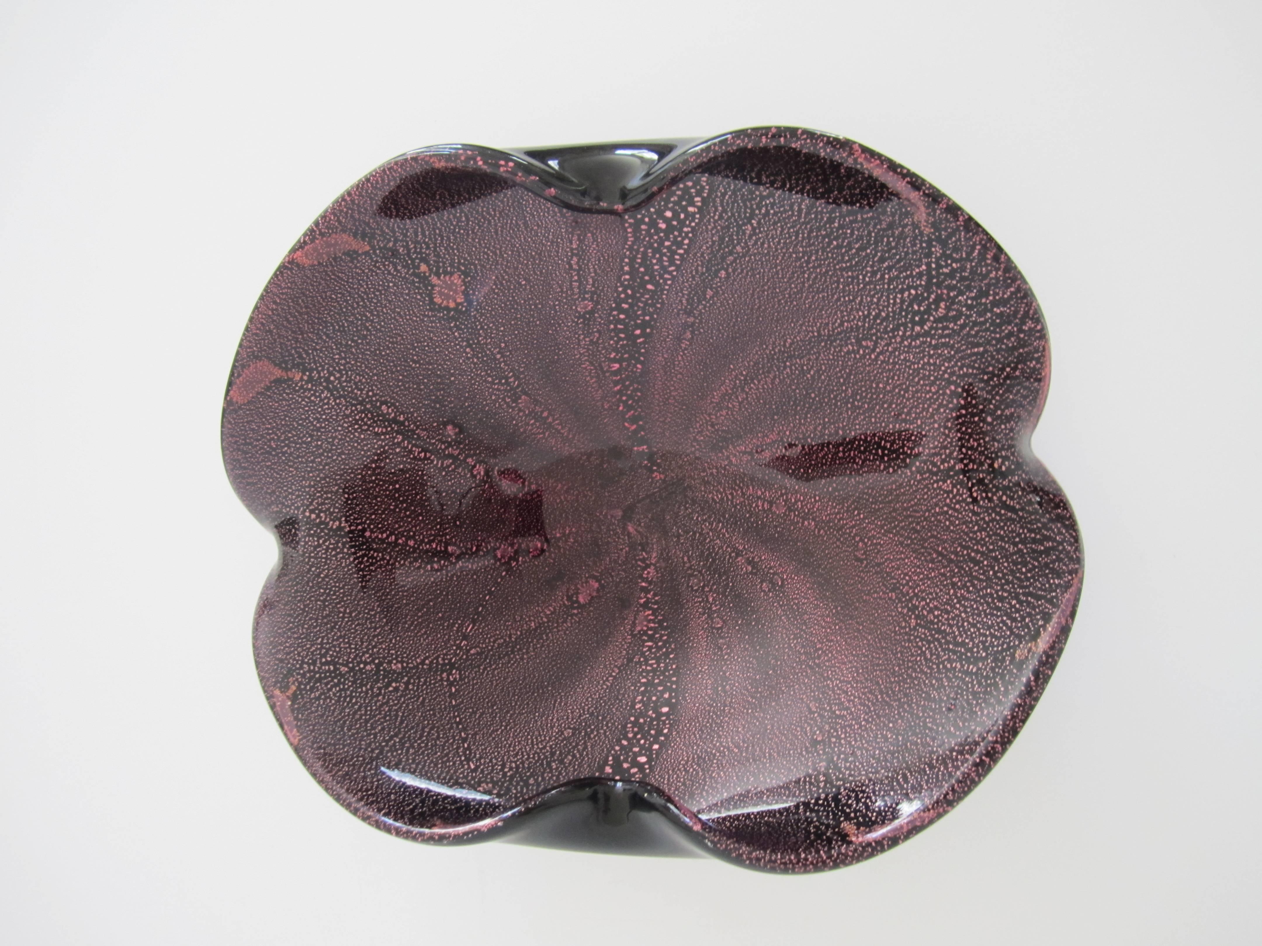 Italienische Schale aus lila und schwarzem Murano-Kunstglas (Muranoglas)
