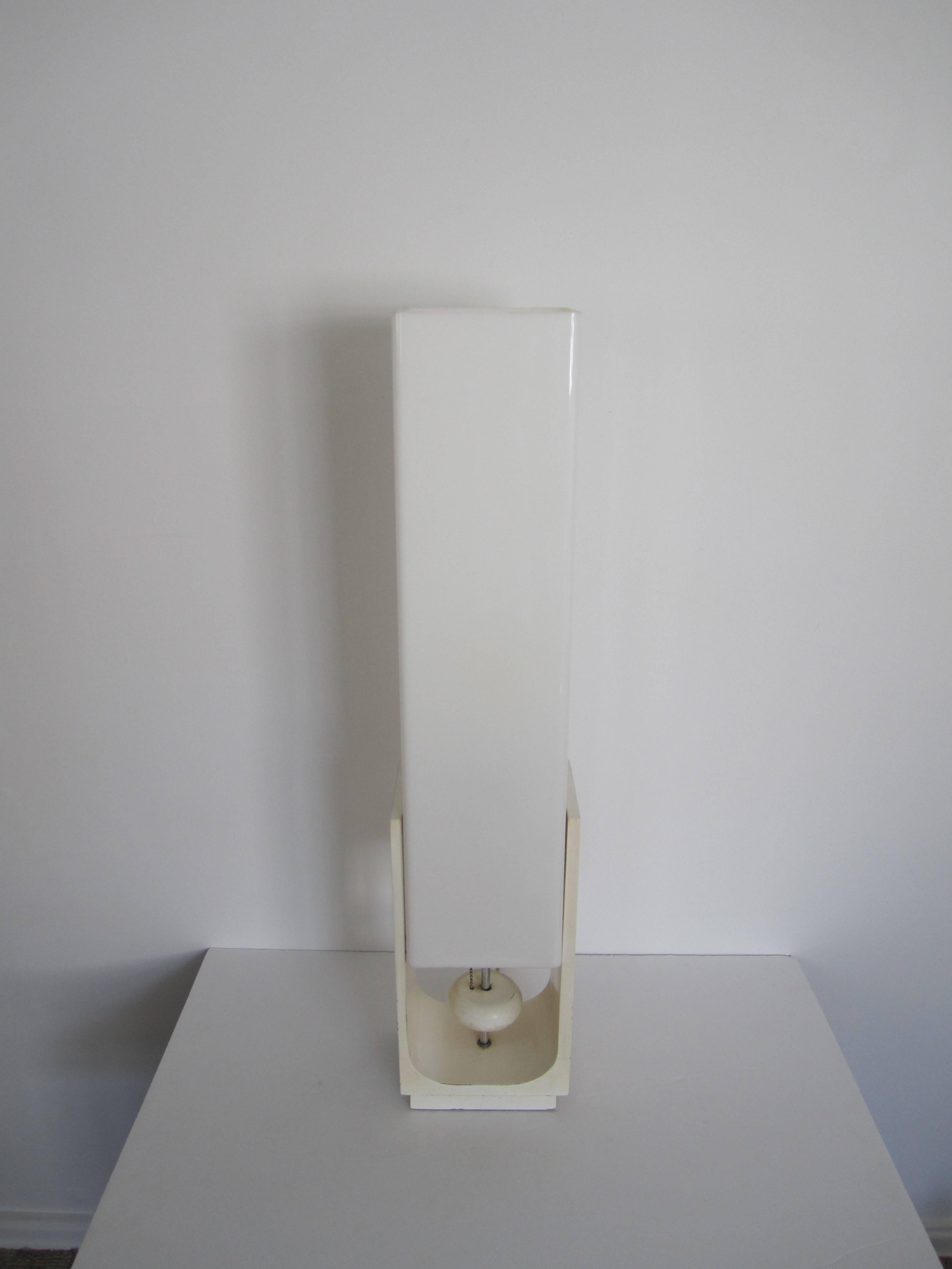 Moderne Tisch- oder Stehlampe aus weißem Acryl, ca. 1960er Jahre (Lackiert) im Angebot