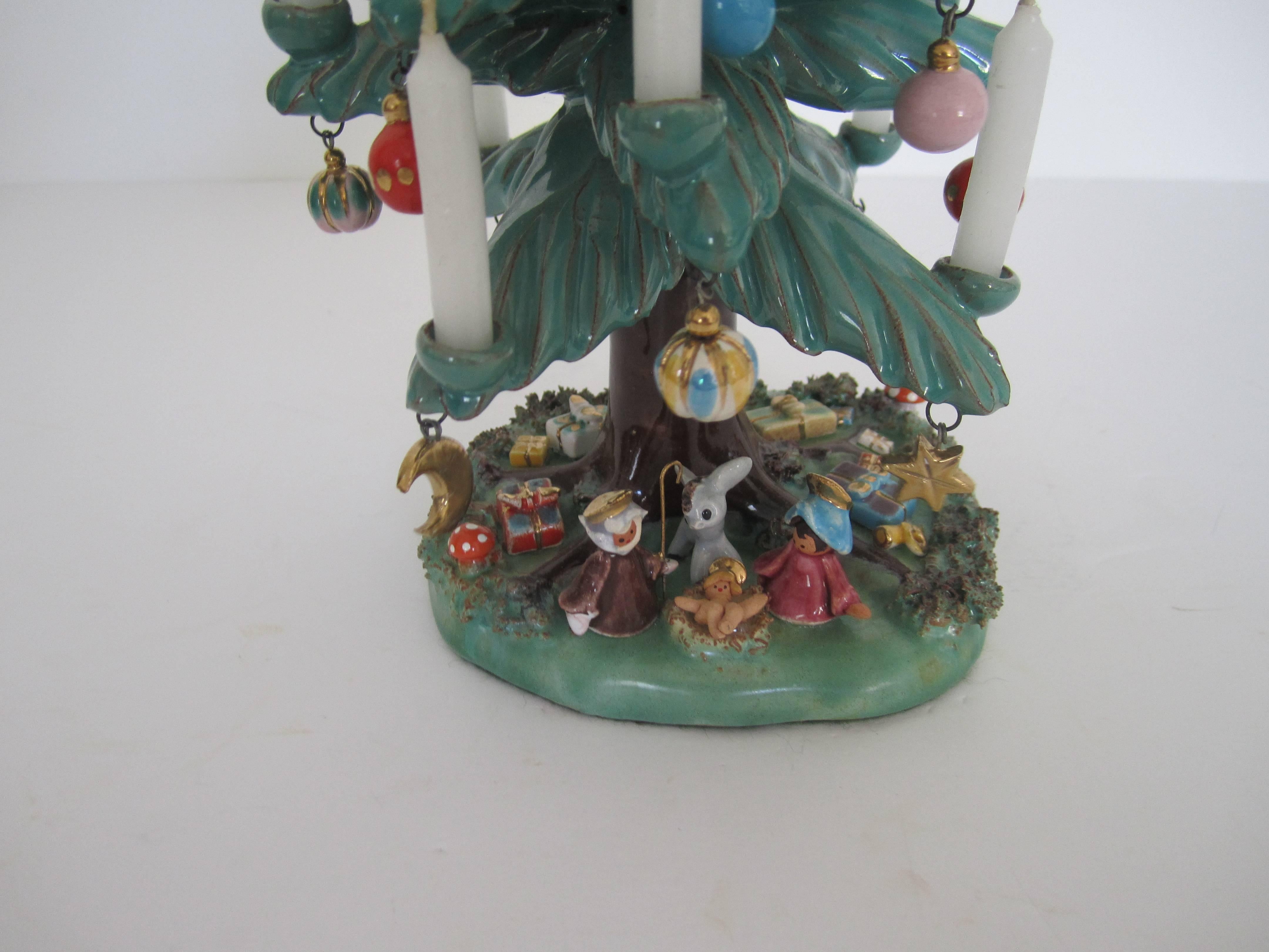 Vintage Mexican Pottery Christmas Tree Sculpture In Excellent Condition In New York, NY