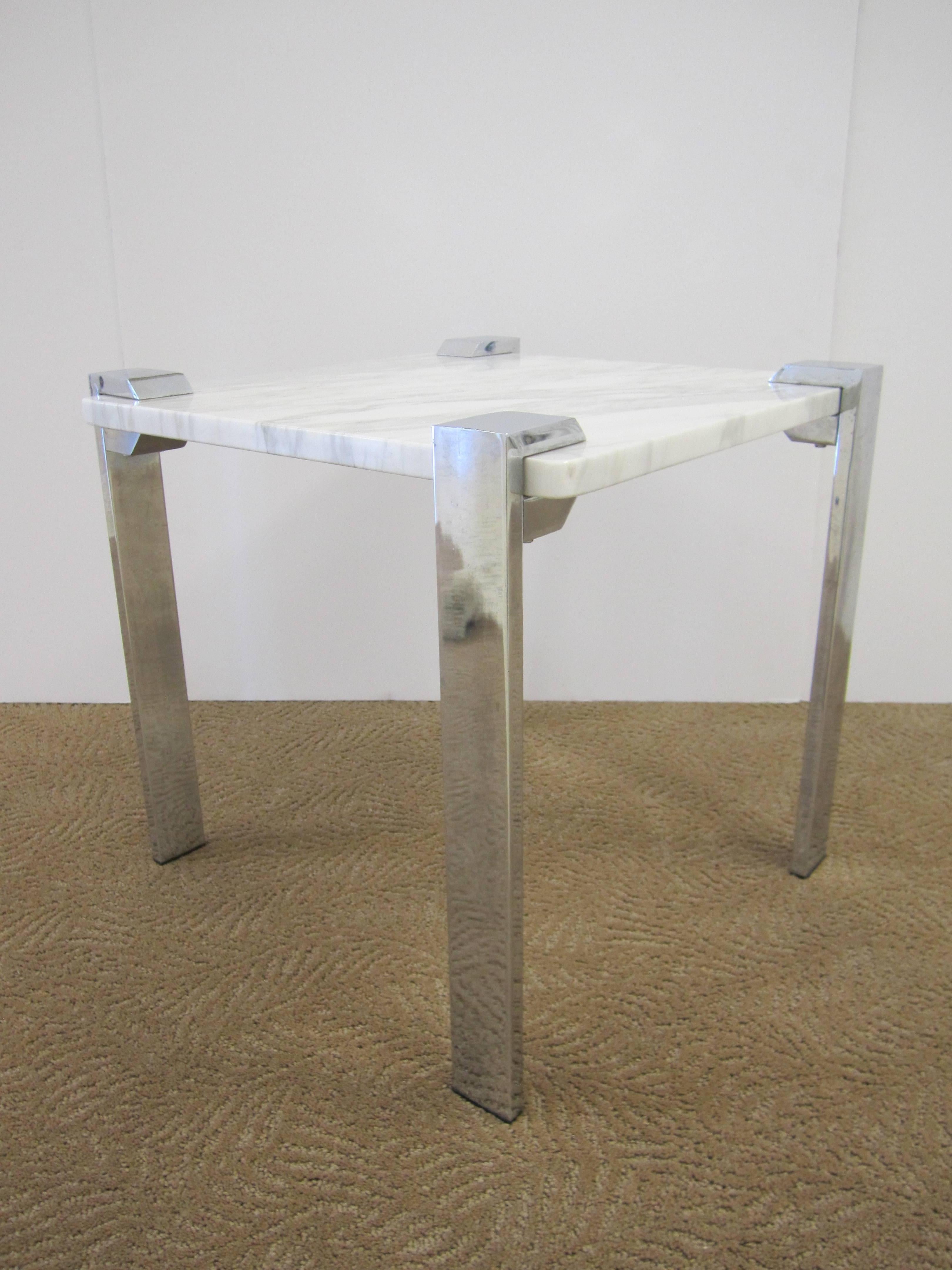 Italian Modern White Marble and Chrome Side or End Table, Italy, 1970s In Excellent Condition In New York, NY