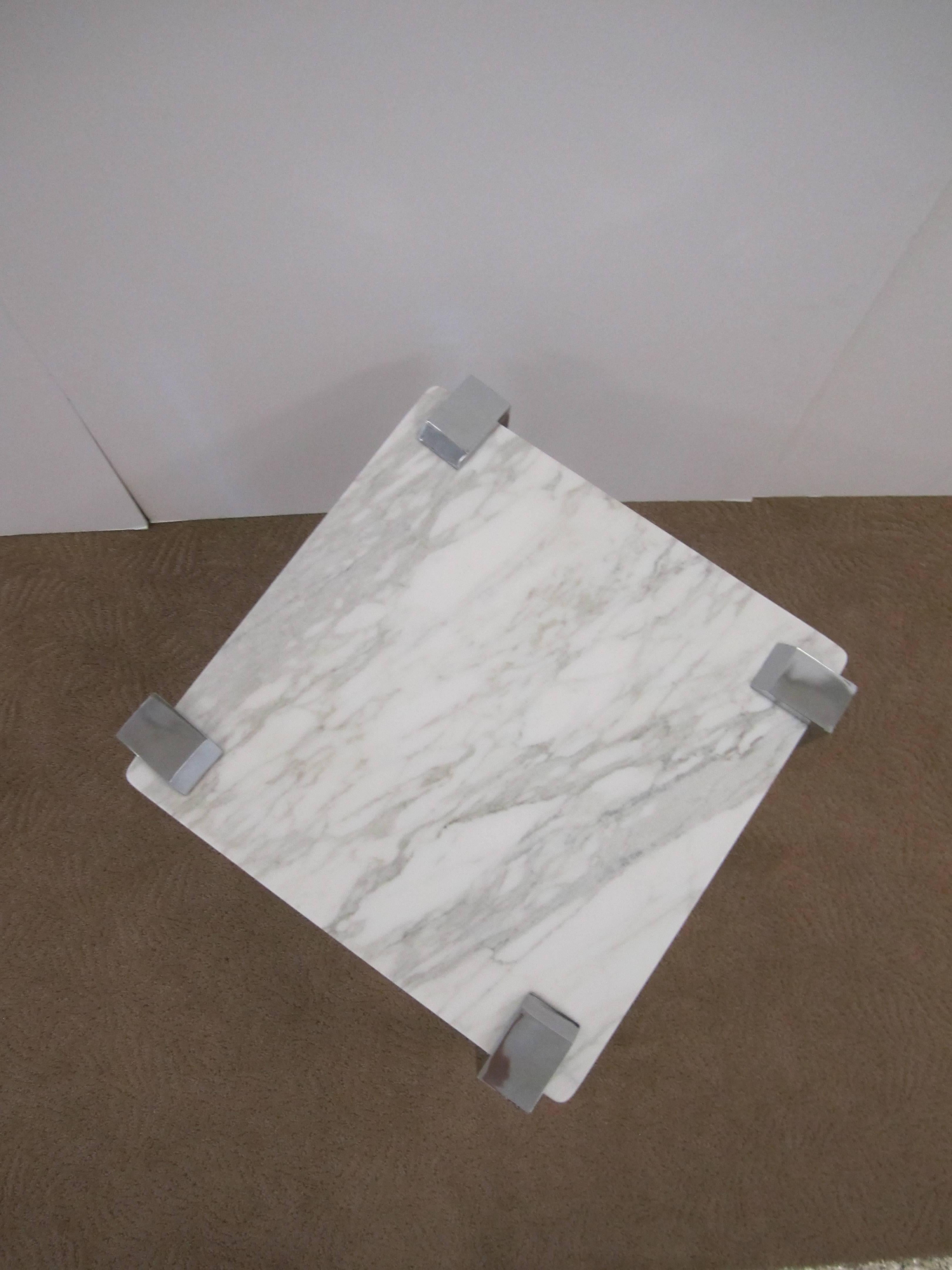 Italian Modern White Marble and Chrome Side or End Table, Italy, 1970s 1