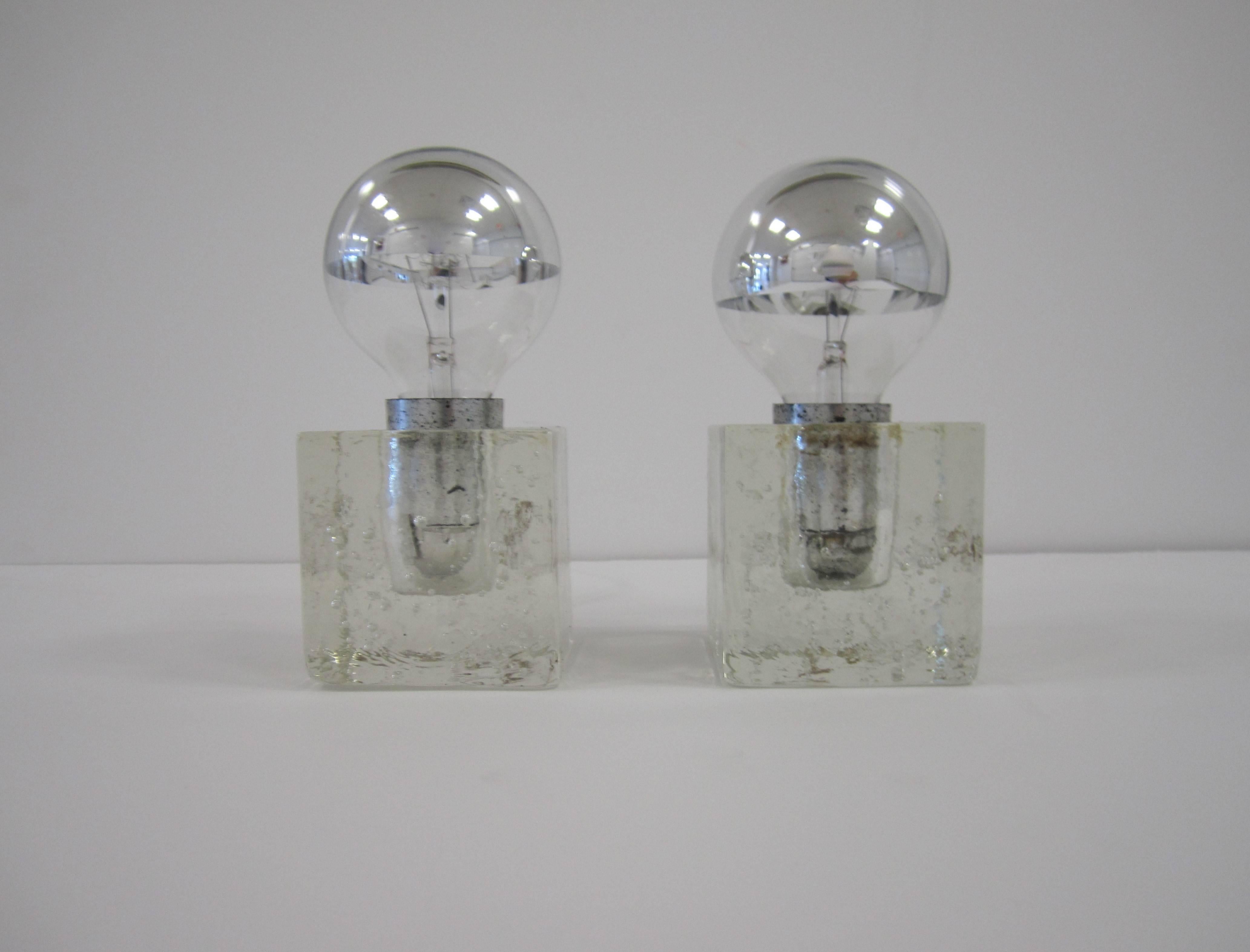 These are an incredible pair Italian, Poliarte designed, 'ice' cube clear textured art glass table lamps with mirror-top bulbs, circa 1970s, Italy. They're beautiful 'on' or 'off', however, the real show here is when they're in the 'on' position as