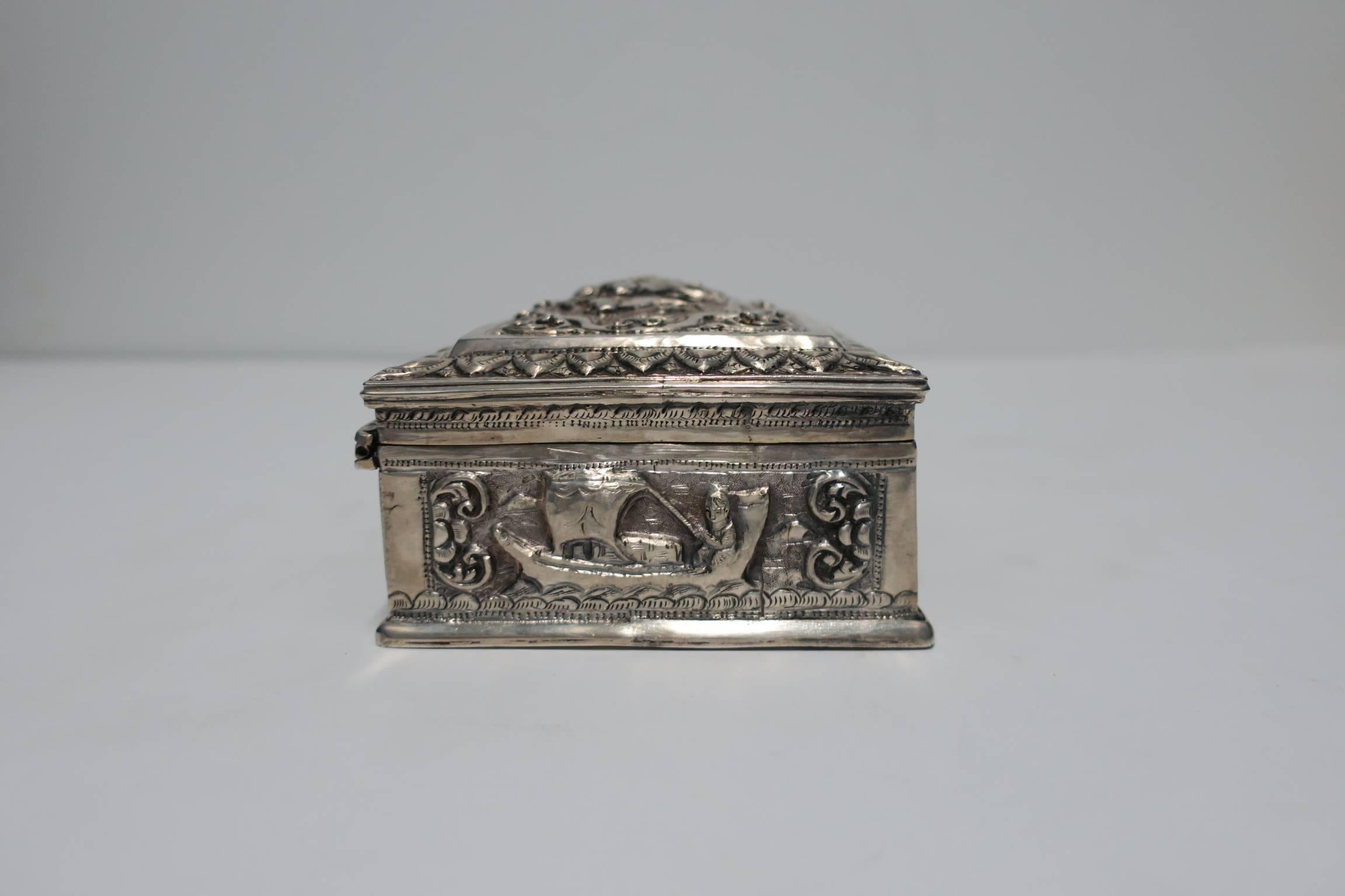 Vintage Sterling Silver Box from Burma In Excellent Condition In New York, NY