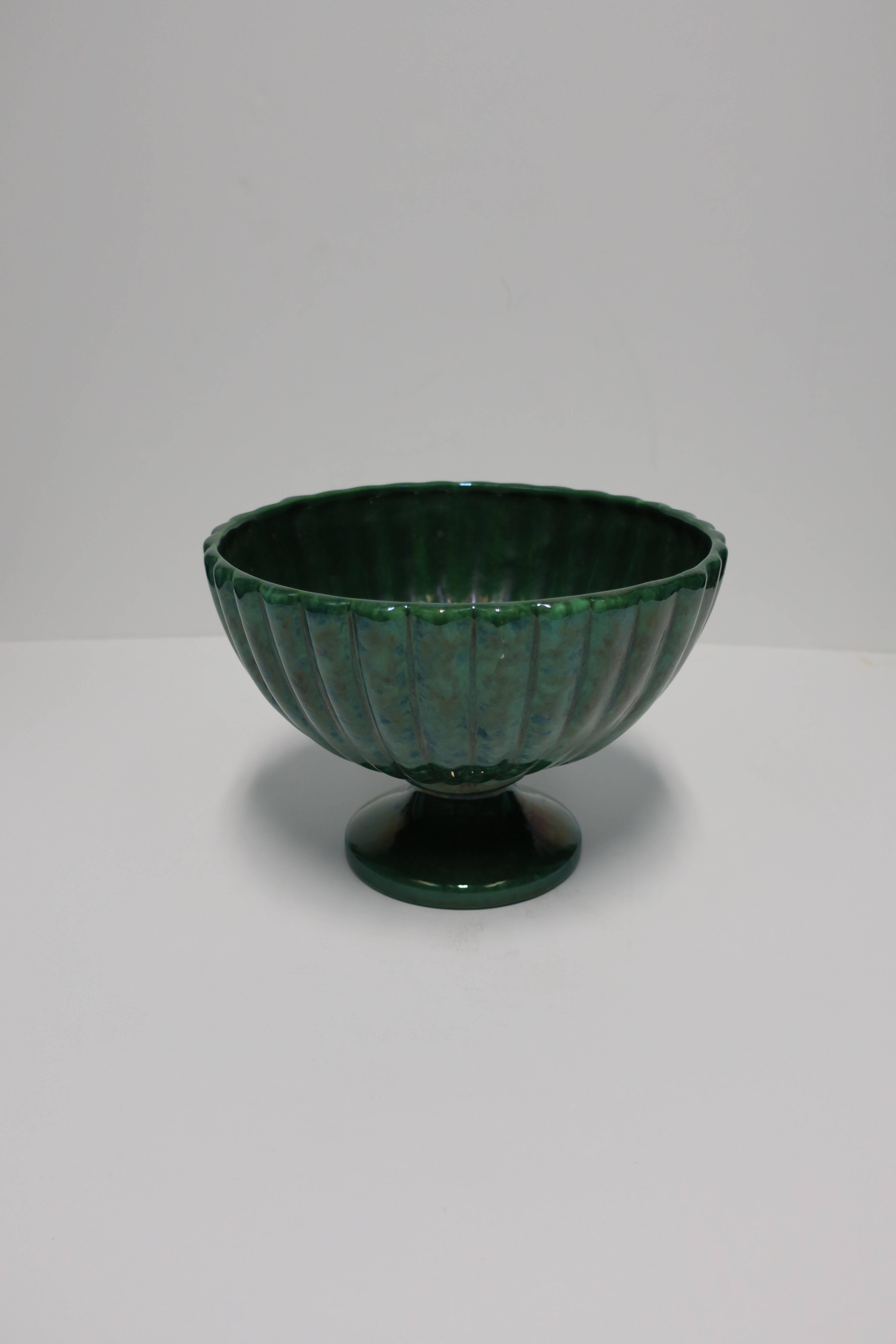 Vintage Art Deco Hunter Green Large Fluted Pottery Urn, circa 1930s In Excellent Condition In New York, NY