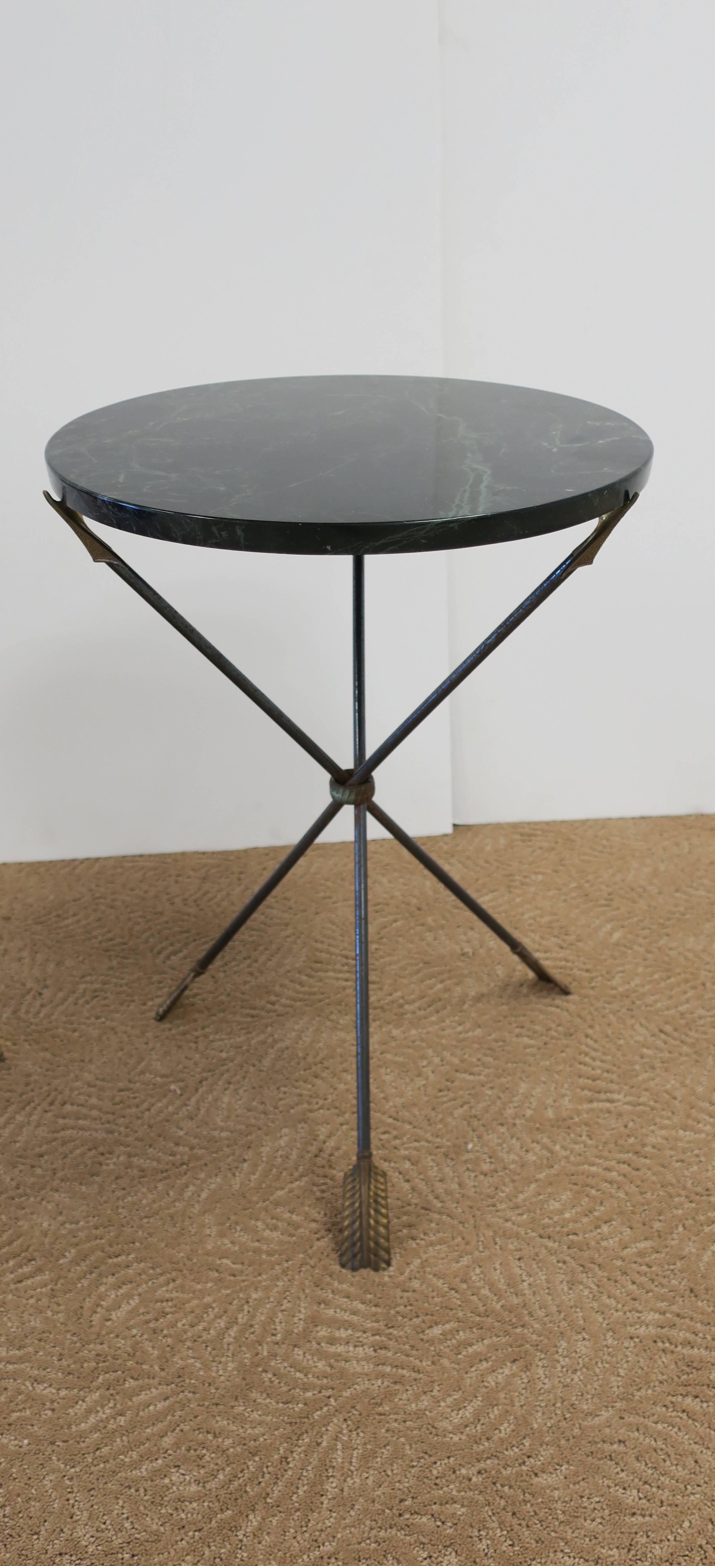 Vintage Italian Neoclassical style dark green marble top side table with tripod base. Vintage side table has a hunter green marble top, with light green and white veining, with traces of gold, that sits atop a tripod black enameled metal and brass