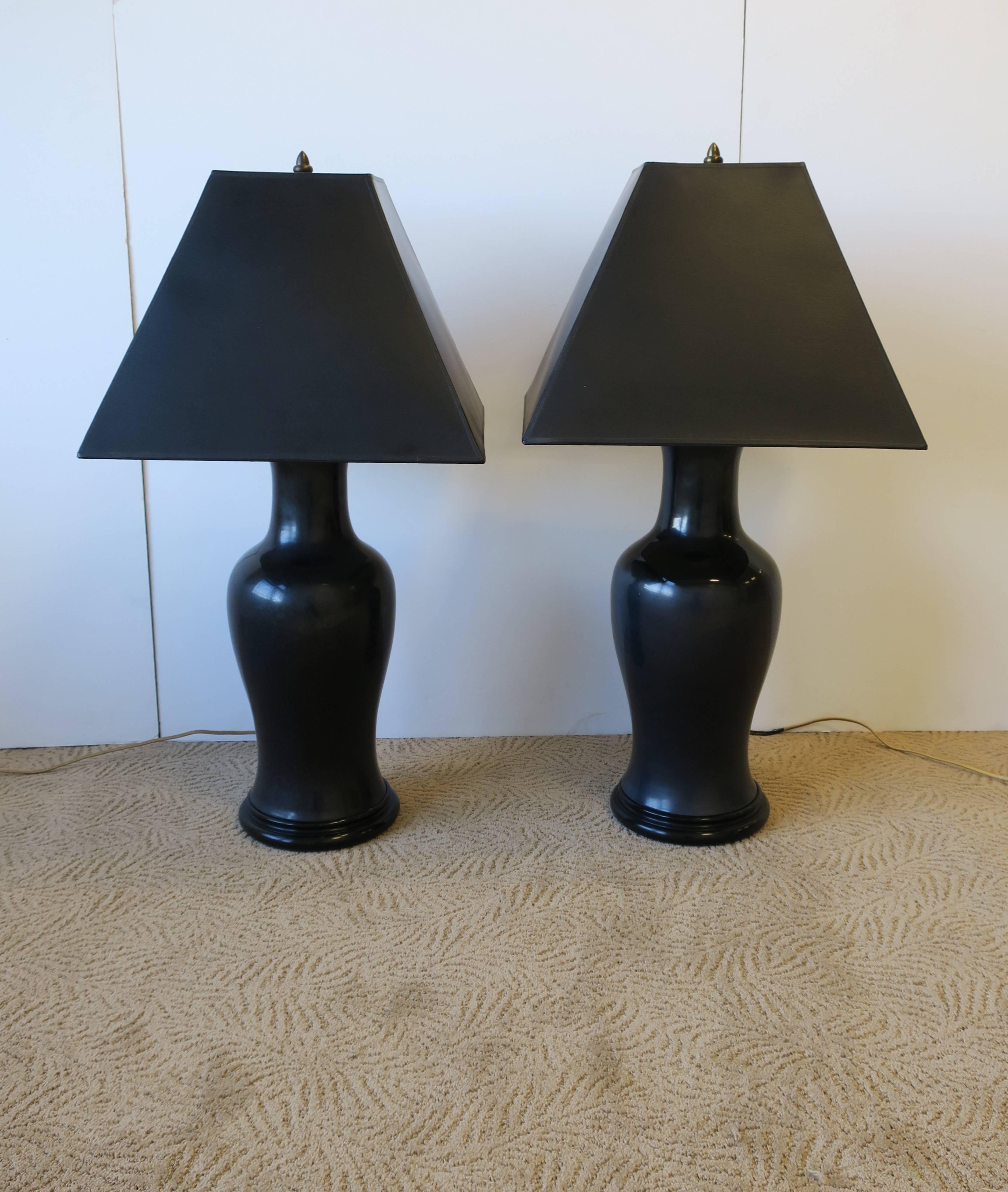 Asian Black Ginger Jar Ceramic Pottery and Brass Table Lamps, Pair For Sale