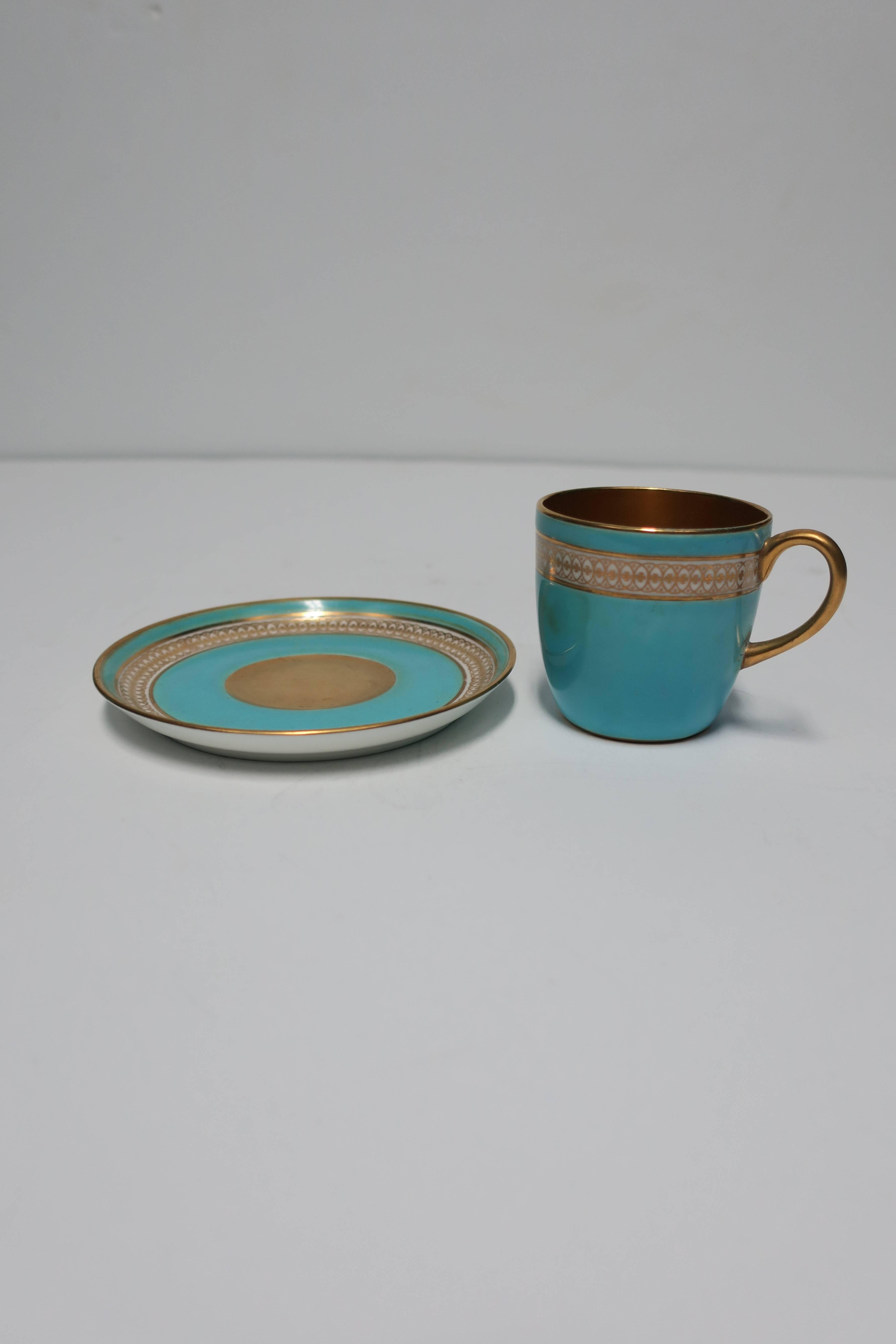 20th Century English 24-Karat Gold, Blue and White Espresso Coffee Cup 