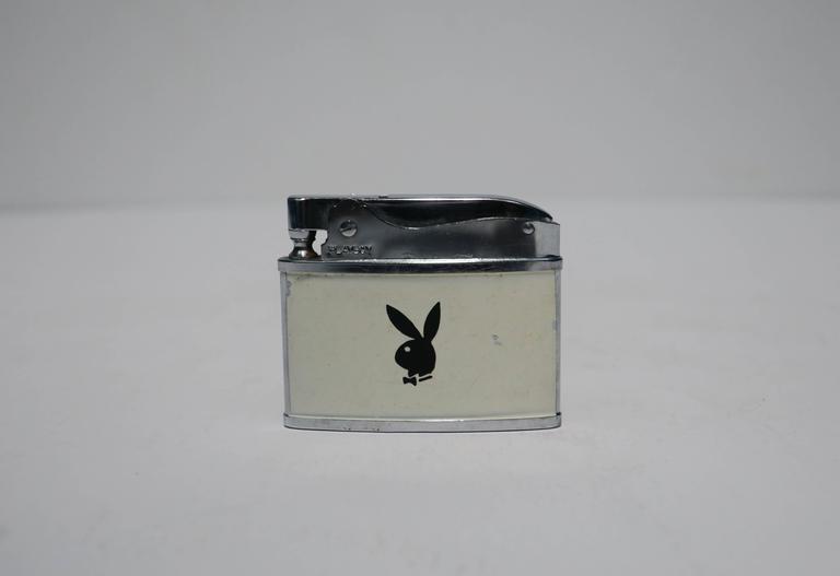 Mechero Playboy Plateado/dorado | Recargable Y Compacto | 6x2.6x0.7 Cm | Regalo Ideal Para Fumadores