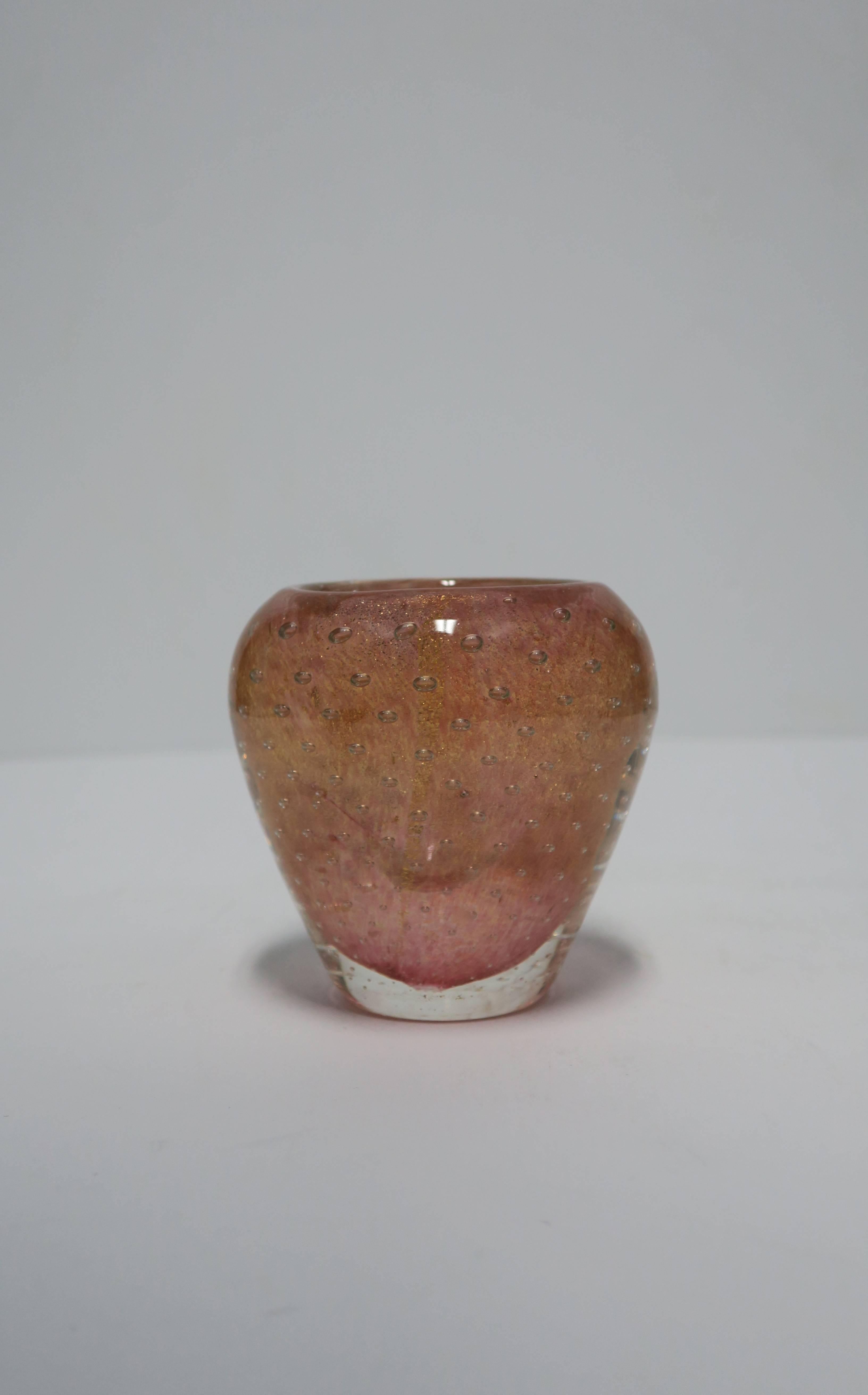 20th Century Pink and Gold Ombre Modern Italian Murano Barovier Toso Art Glass Vase For Sale