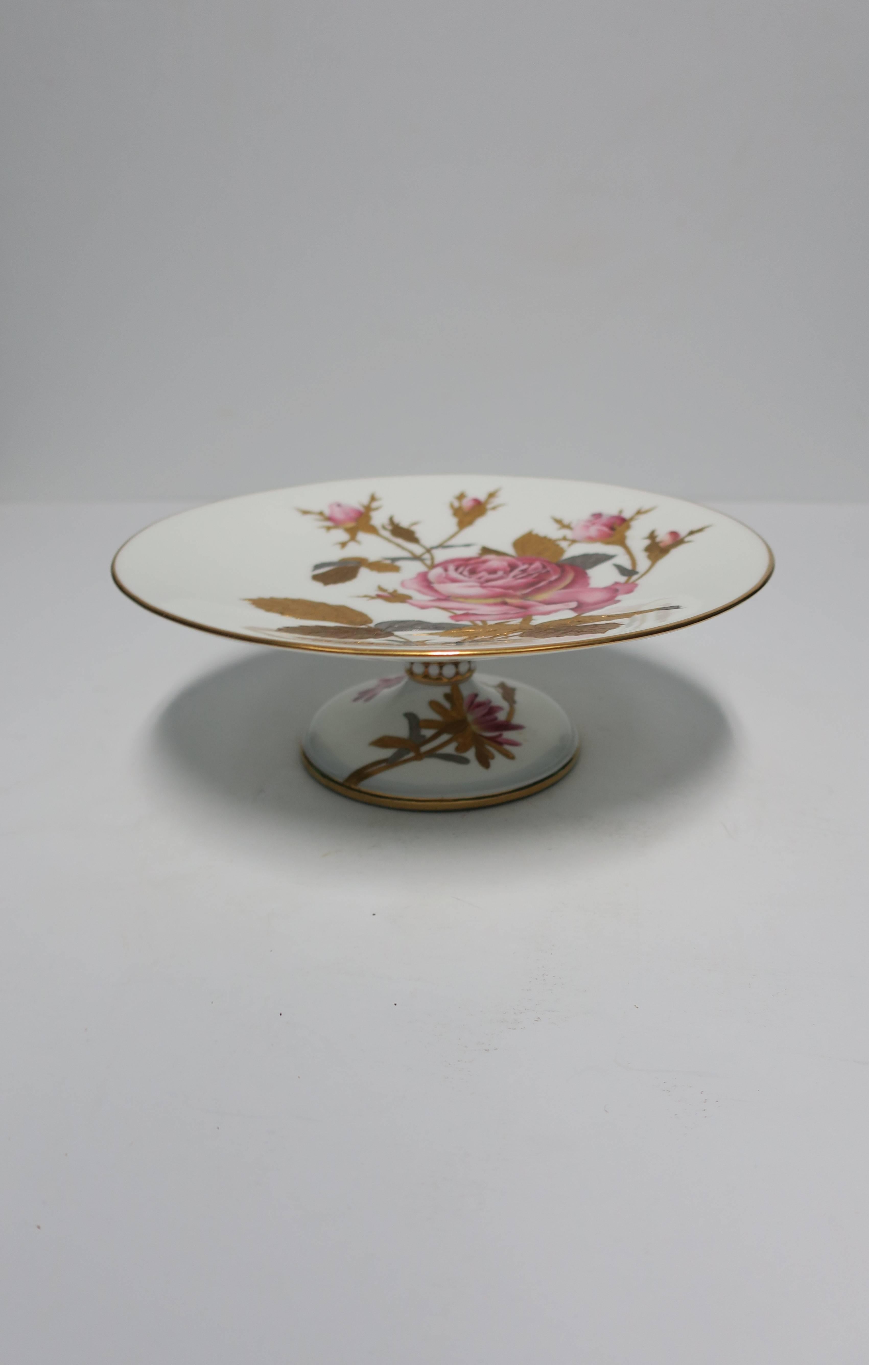 European White Porcelain Pedestal Dessert Plate with Pink Roses and Gold Leaves In Excellent Condition For Sale In New York, NY