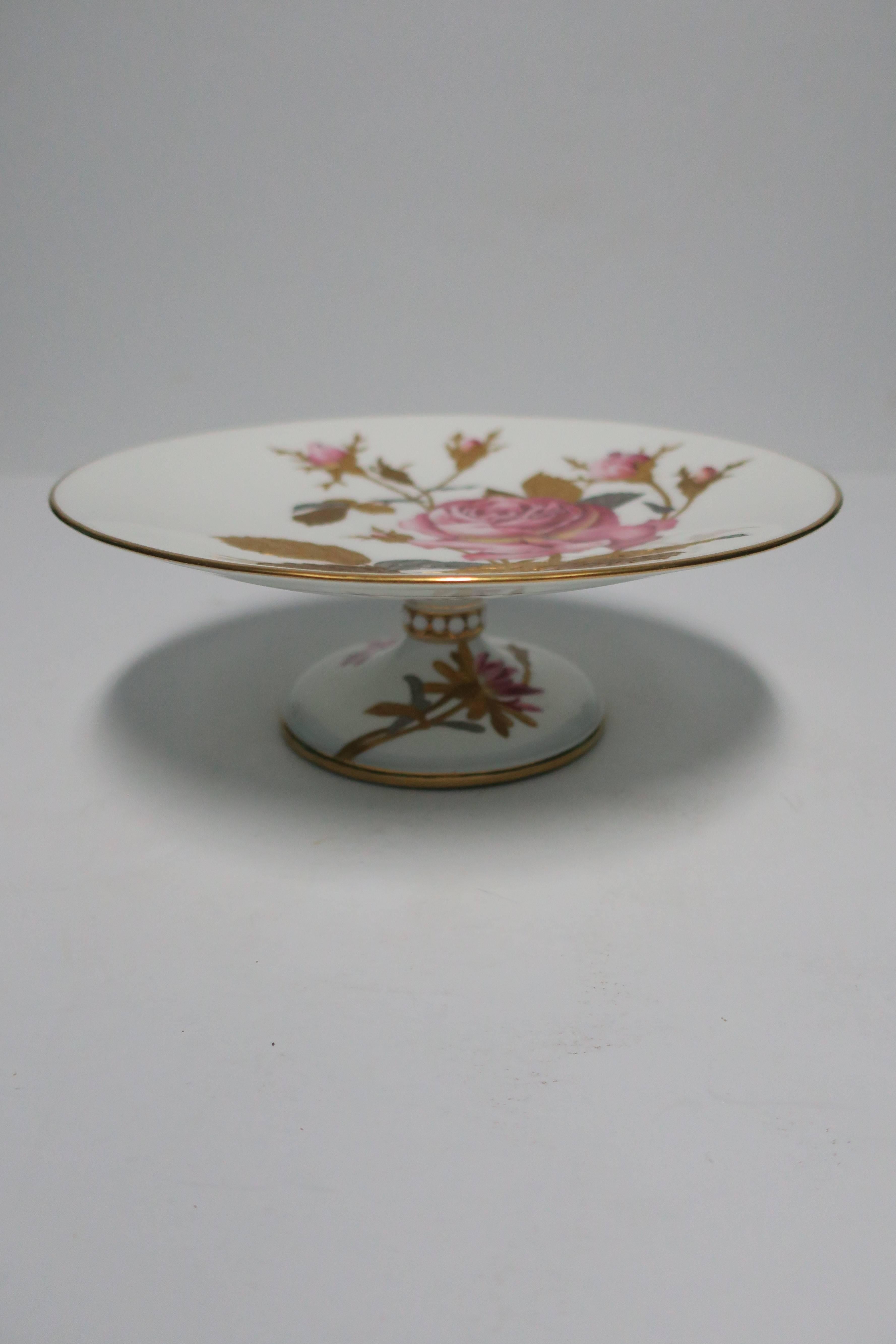 German European White Porcelain Pedestal Dessert Plate with Pink Roses and Gold Leaves For Sale