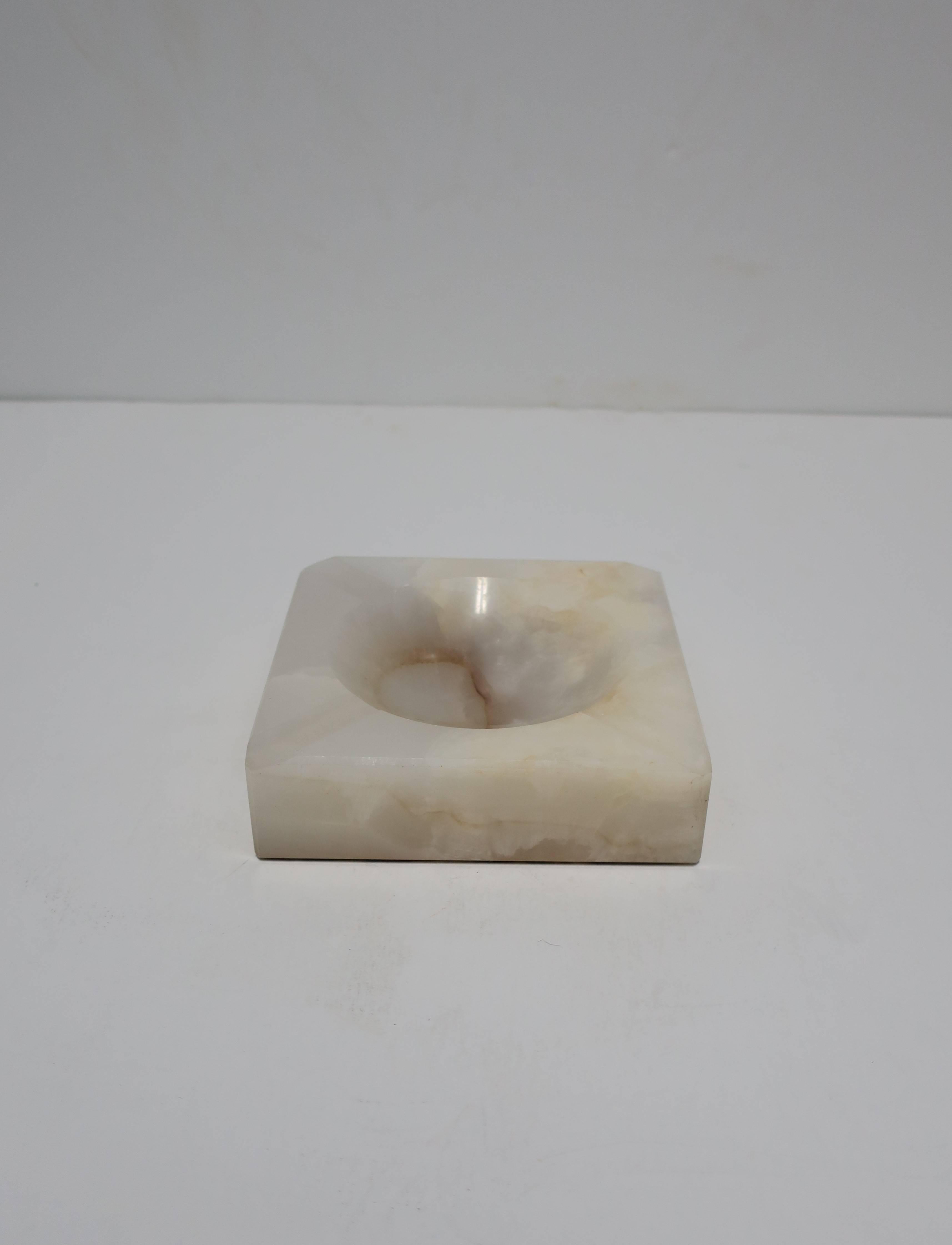 Beautiful Vintage White Art Deco Onyx Ashtray or Vessel, 1940s In Excellent Condition In New York, NY