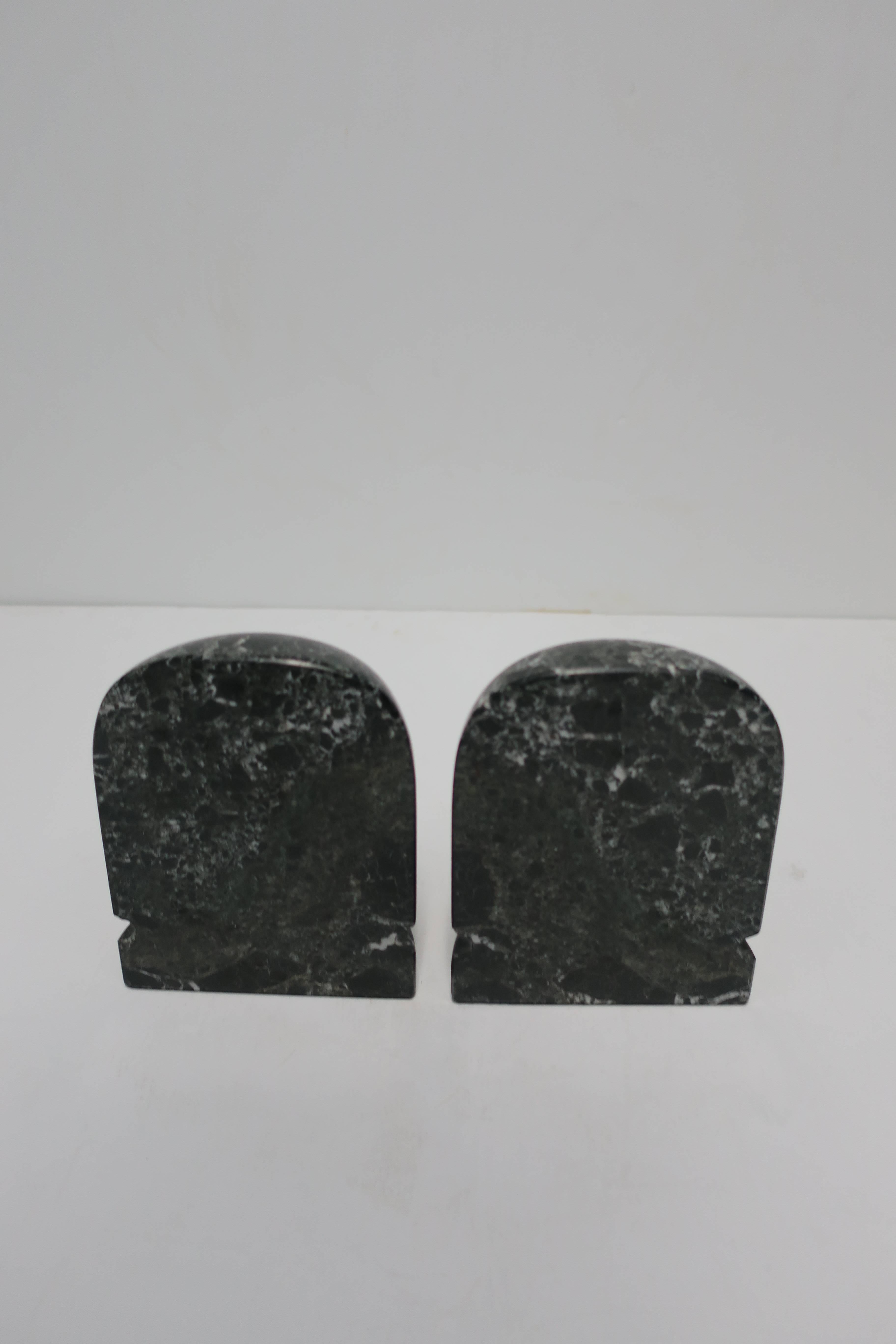 Pair Vintage Black and White Marble Bookends In Excellent Condition In New York, NY