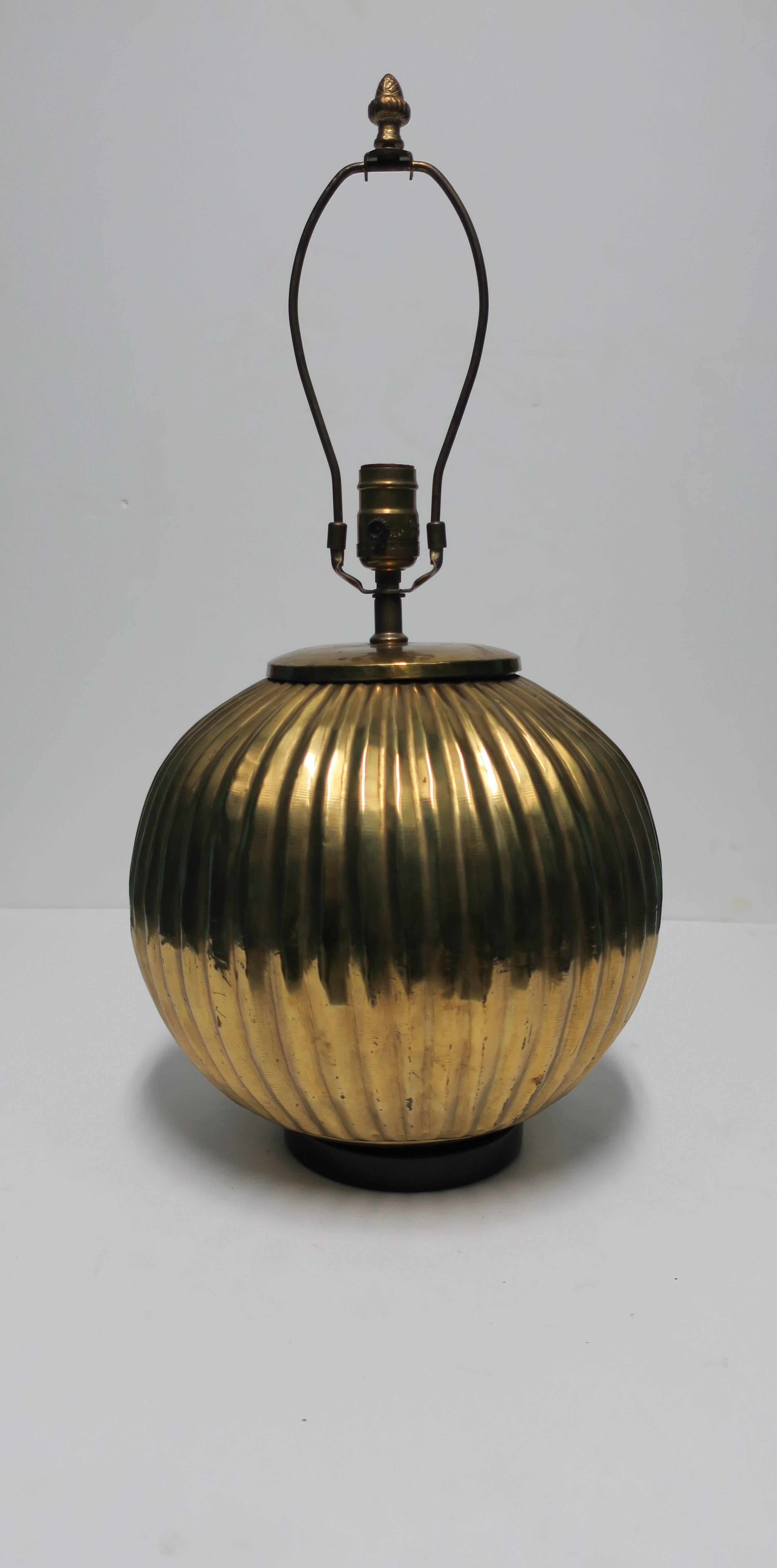 A vintage 'pleated' round brass table or desk lamp, circa 1970s. 

