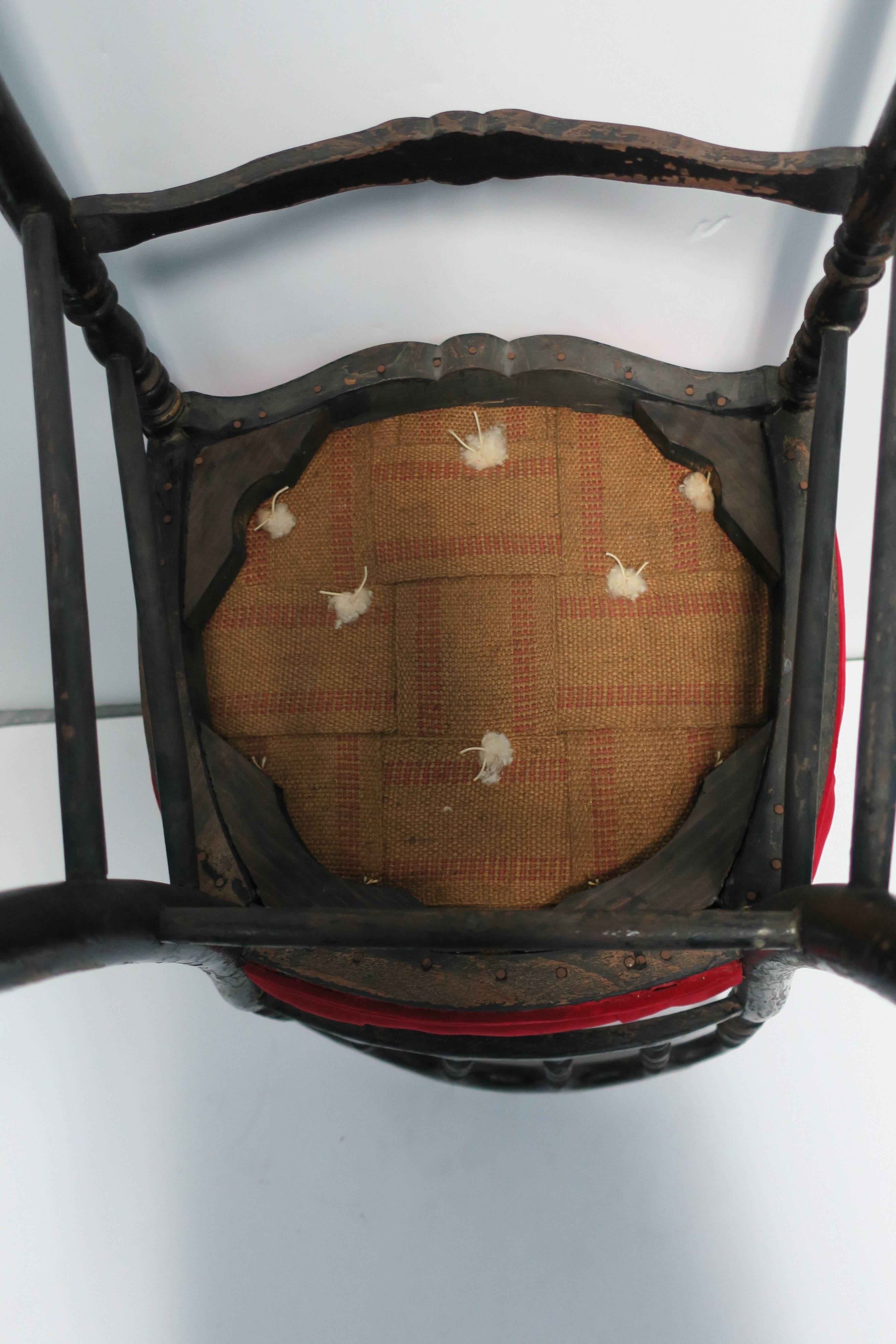 Englischer Chiavari-Stuhl aus schwarzem Holz und rotem Samt im Angebot 6