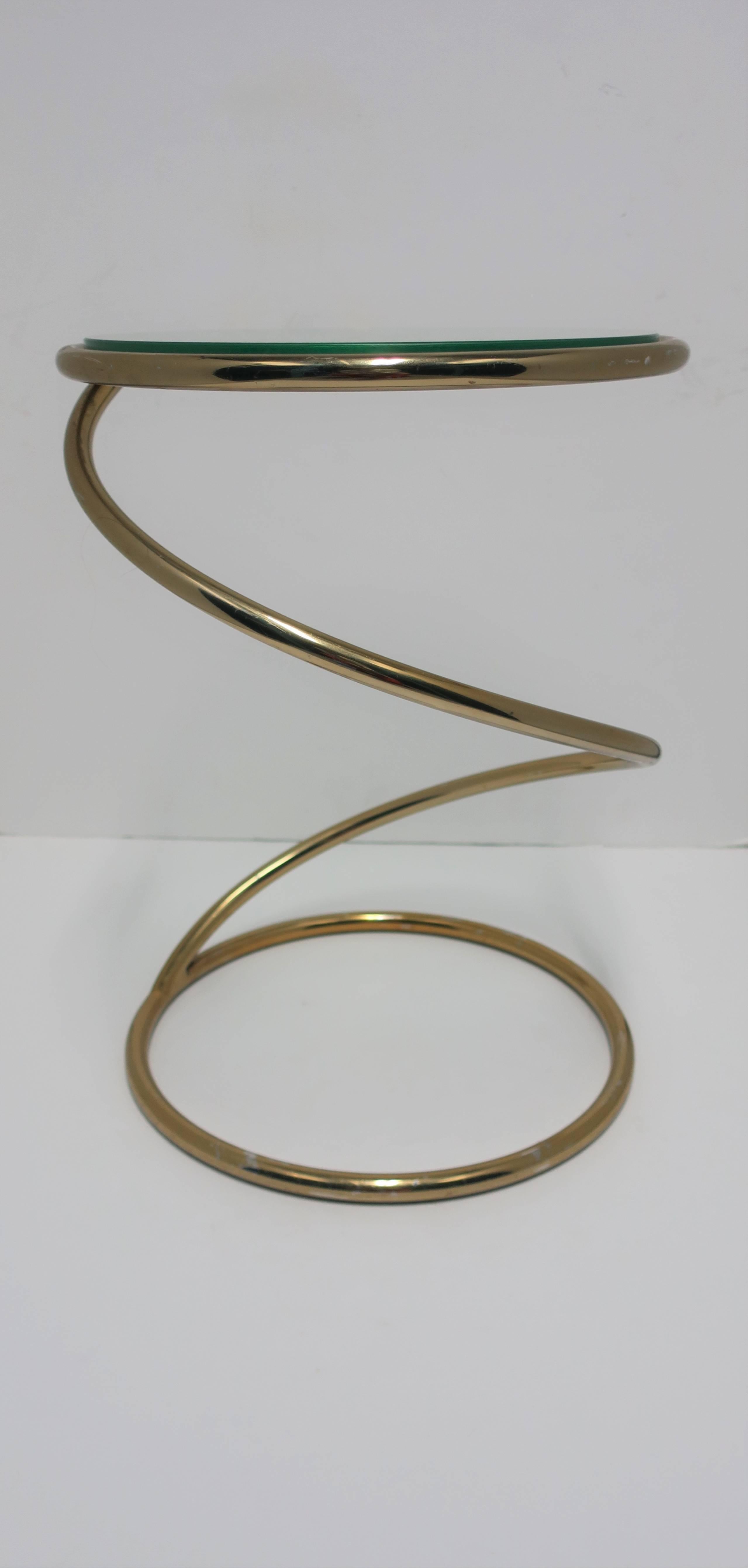 American Vintage Modern Round Brass and Glass Twist Side Table after Milo Baughman, 1970s