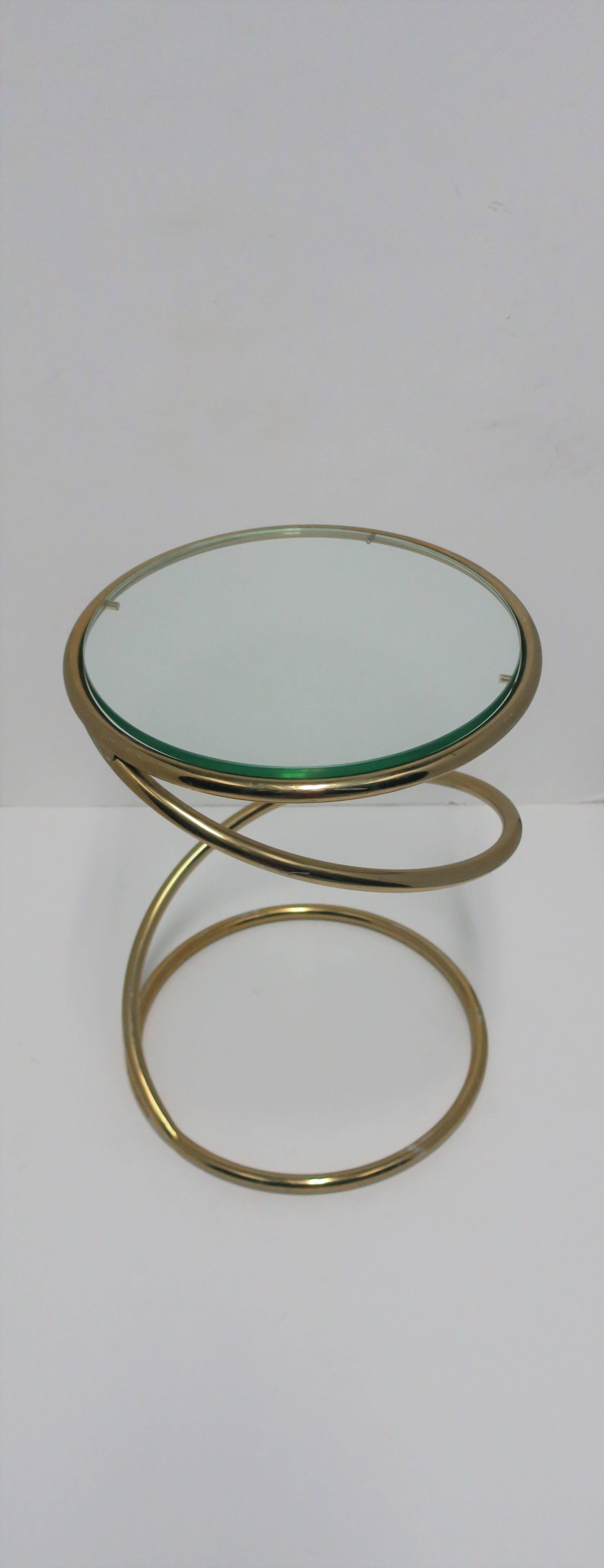 Plated Vintage Modern Round Brass and Glass Twist Side Table after Milo Baughman, 1970s
