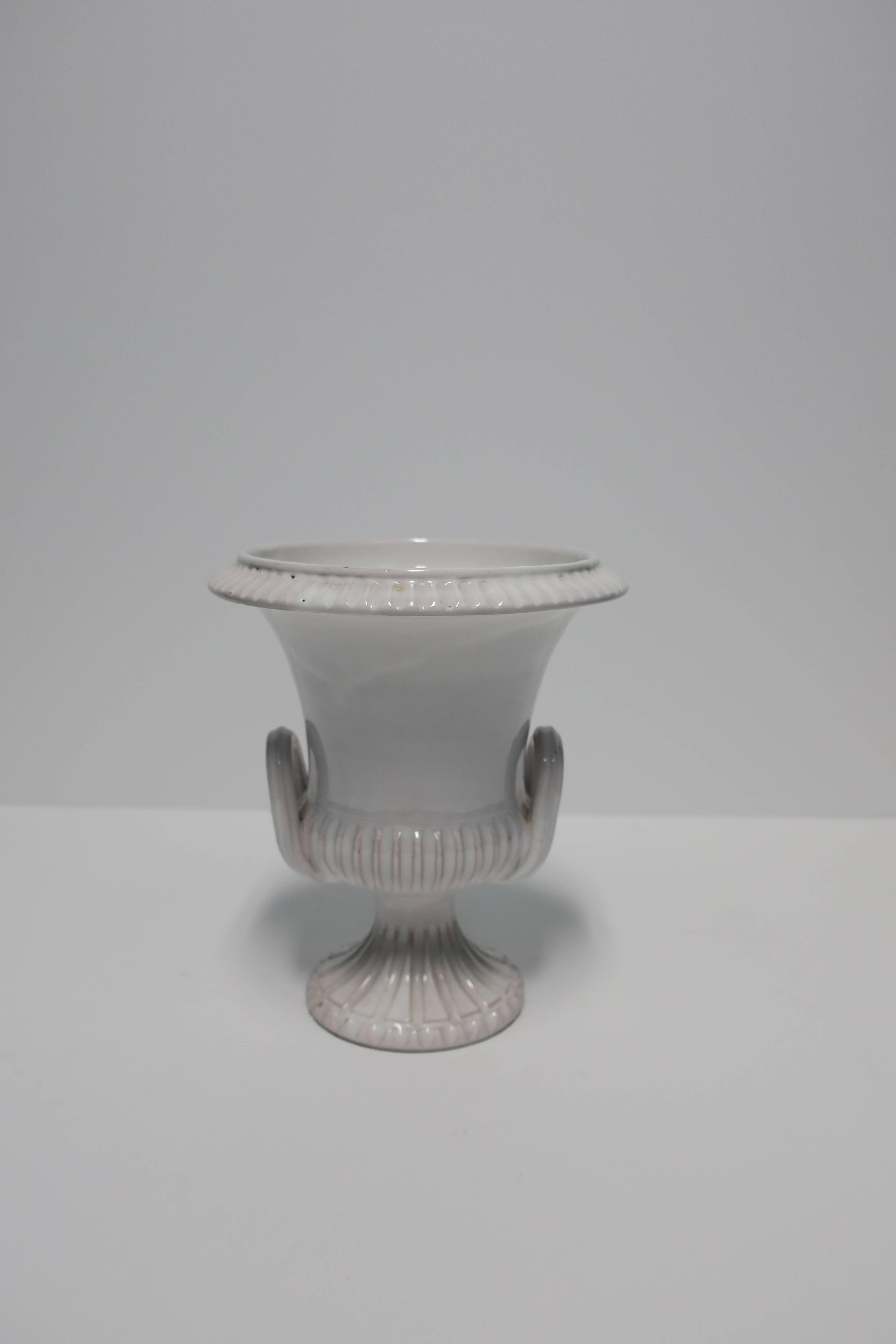 Italian White Pottery Urns Vases In Good Condition In New York, NY